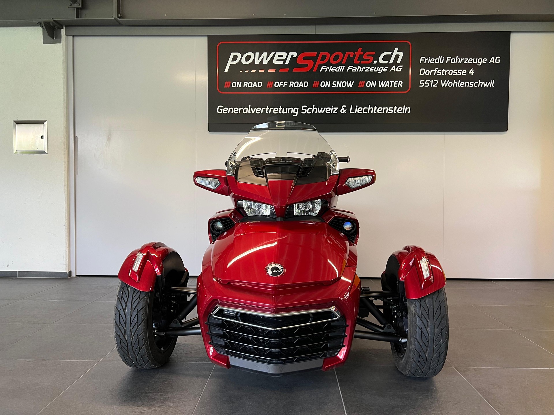 CAN-AM Spyder F3-T-showroom-element-1