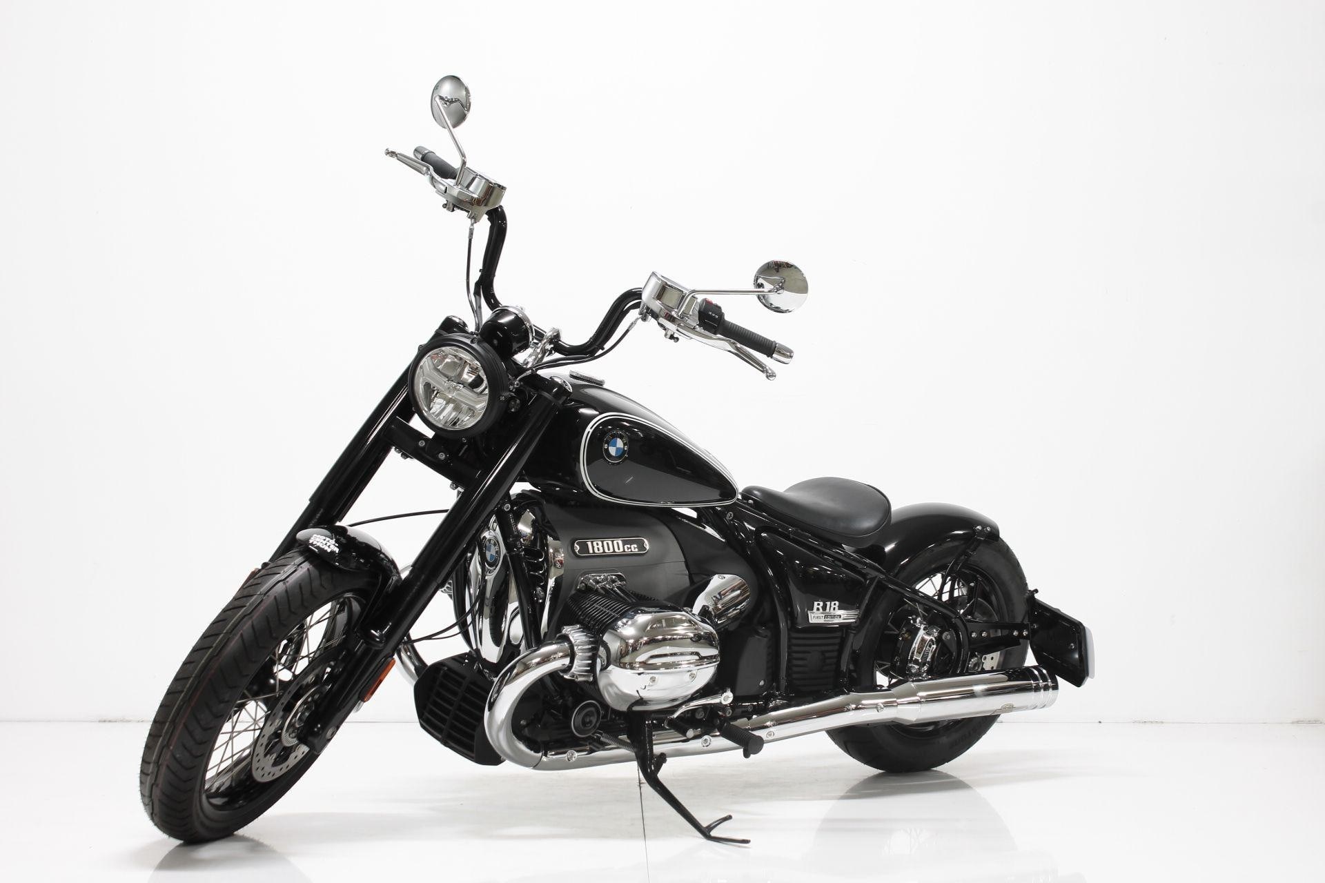 BMW R 18 "Bobber"-showroom-element-3