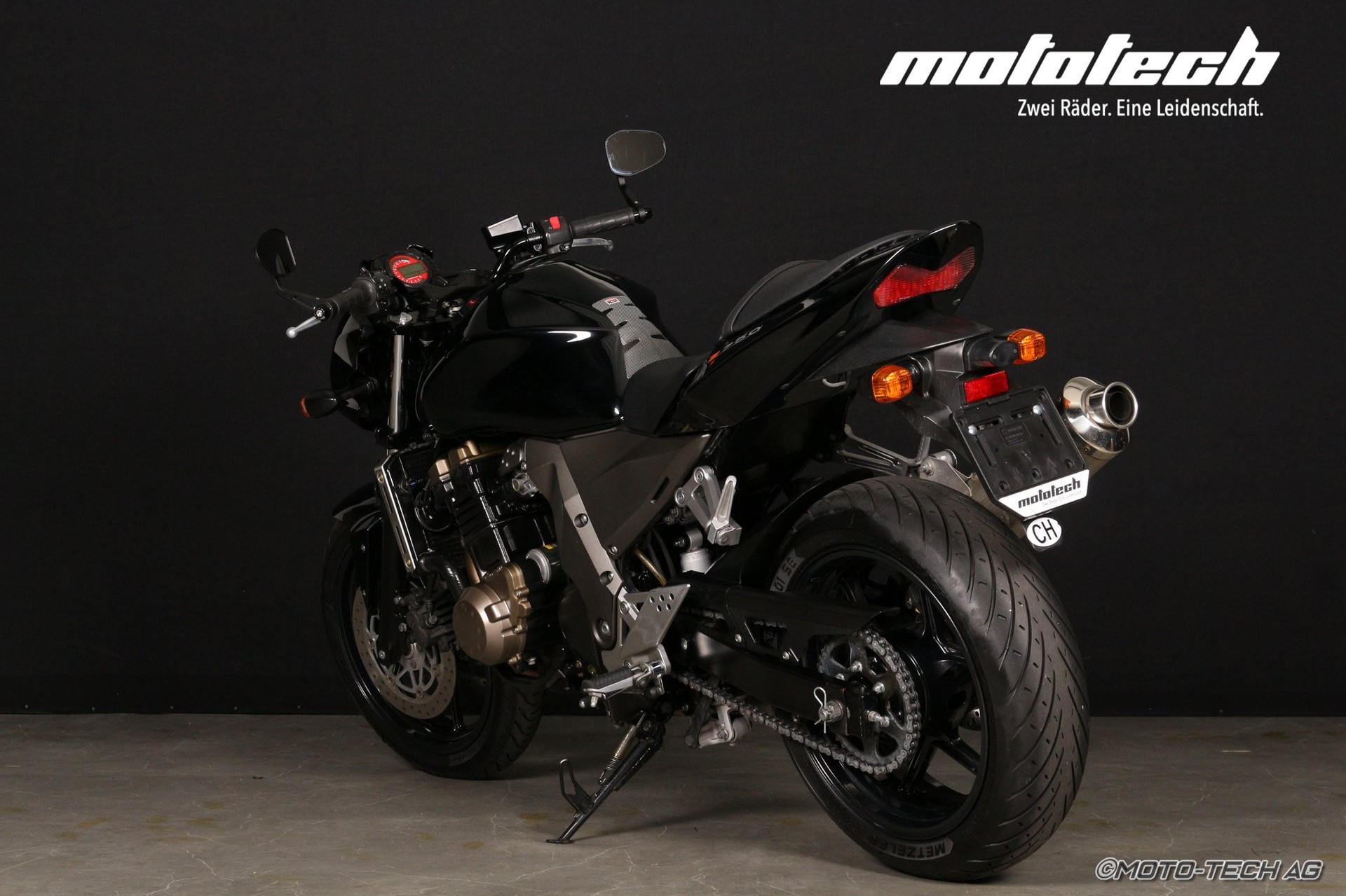 KAWASAKI Z 750 (25kW)-showroom-element-3