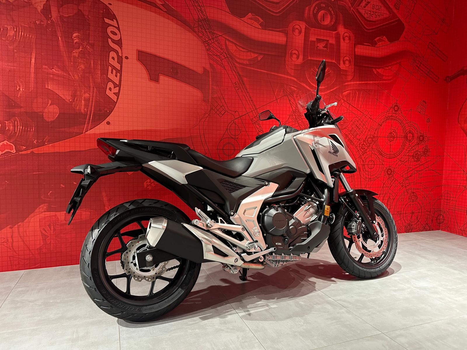 HONDA NC 750 X **Vorführmodel**-showroom-element-2