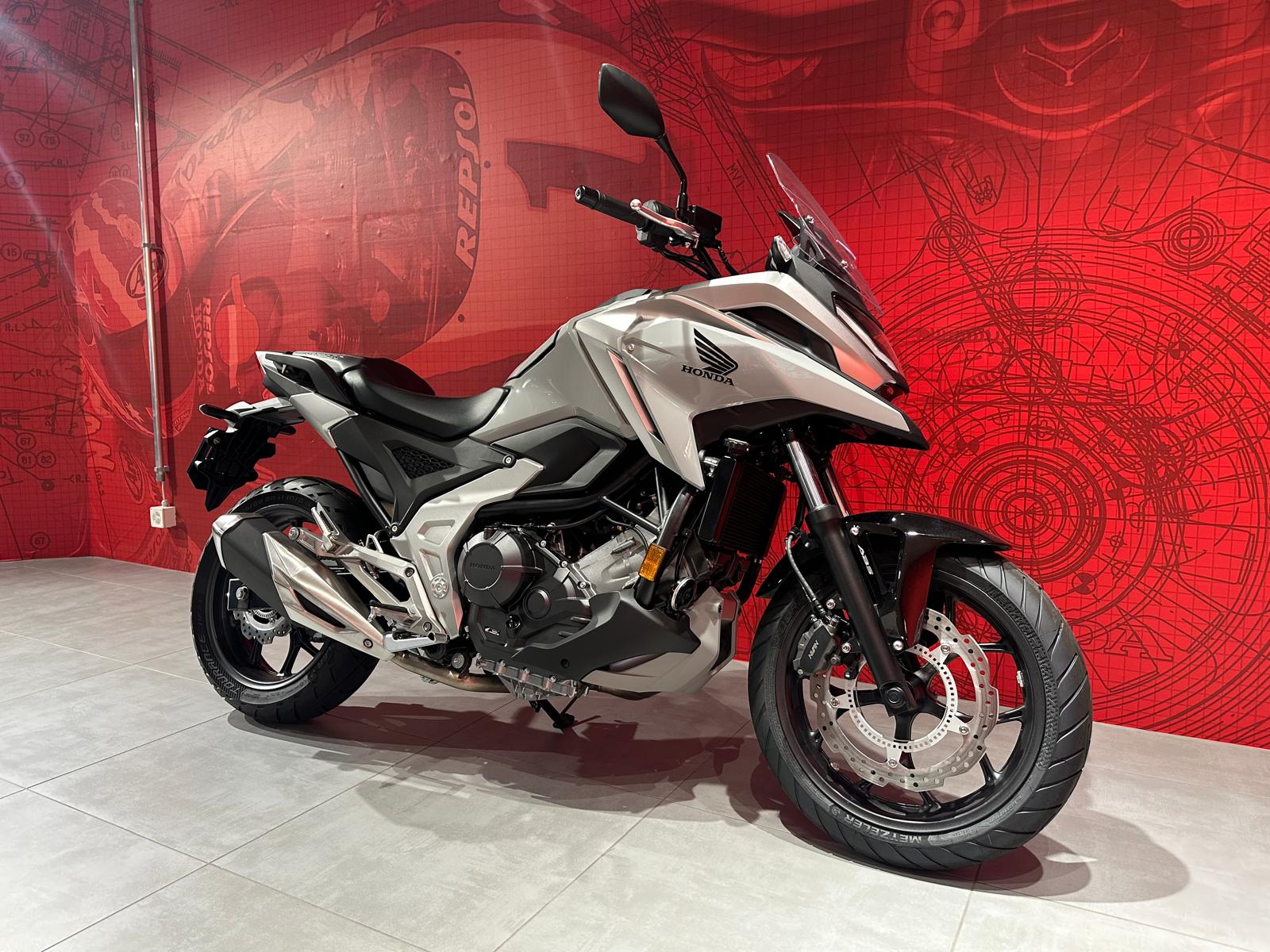HONDA NC 750 X **Vorführmodel**-showroom-element-1