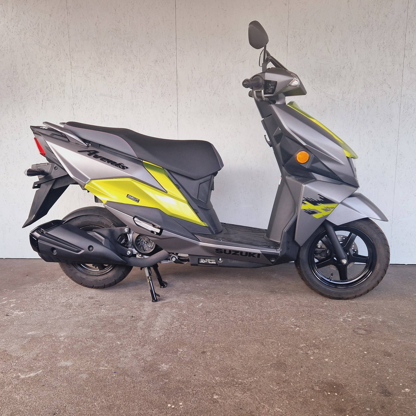 SUZUKI UN 125 Avenis-image-1