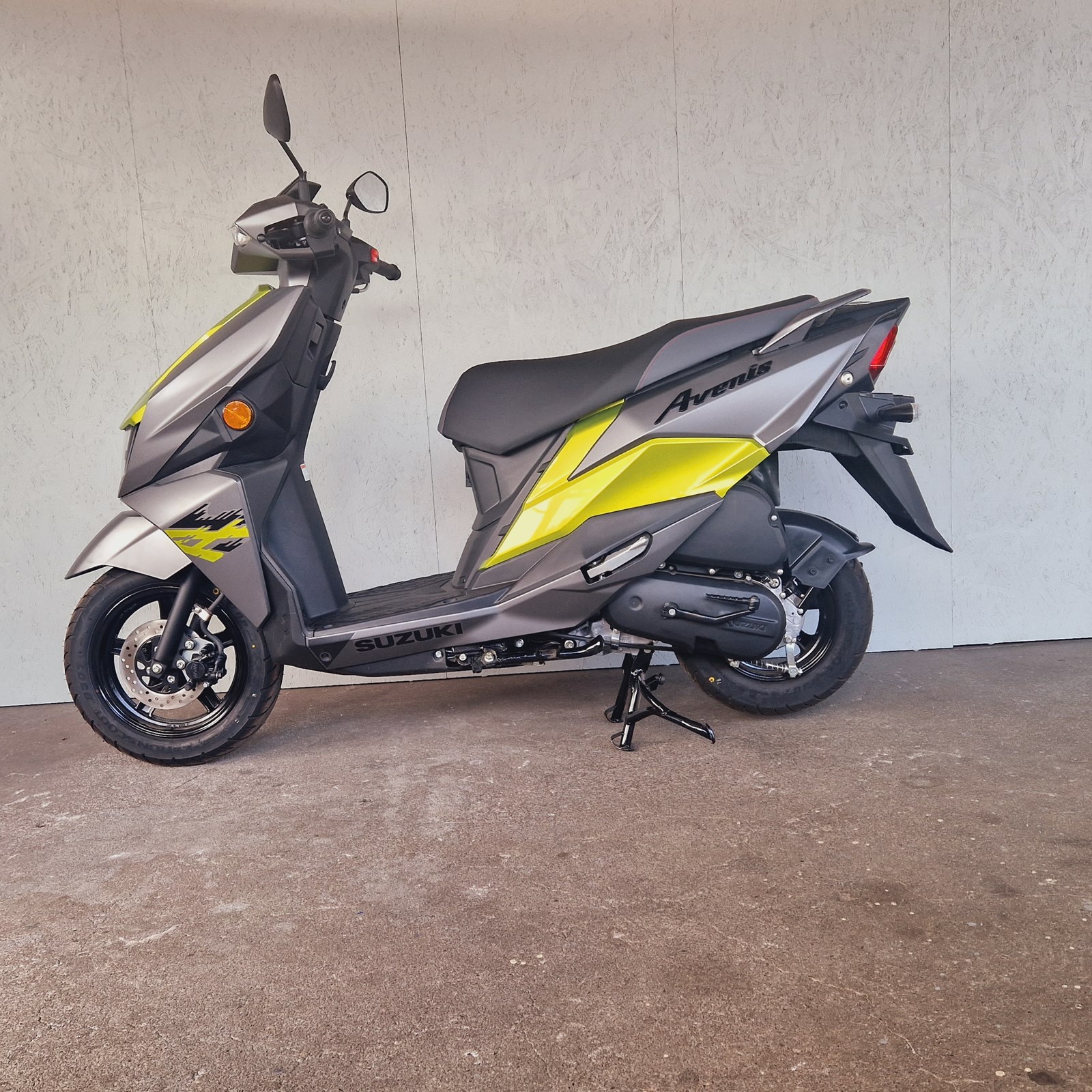 SUZUKI UN 125 Avenis-image-2