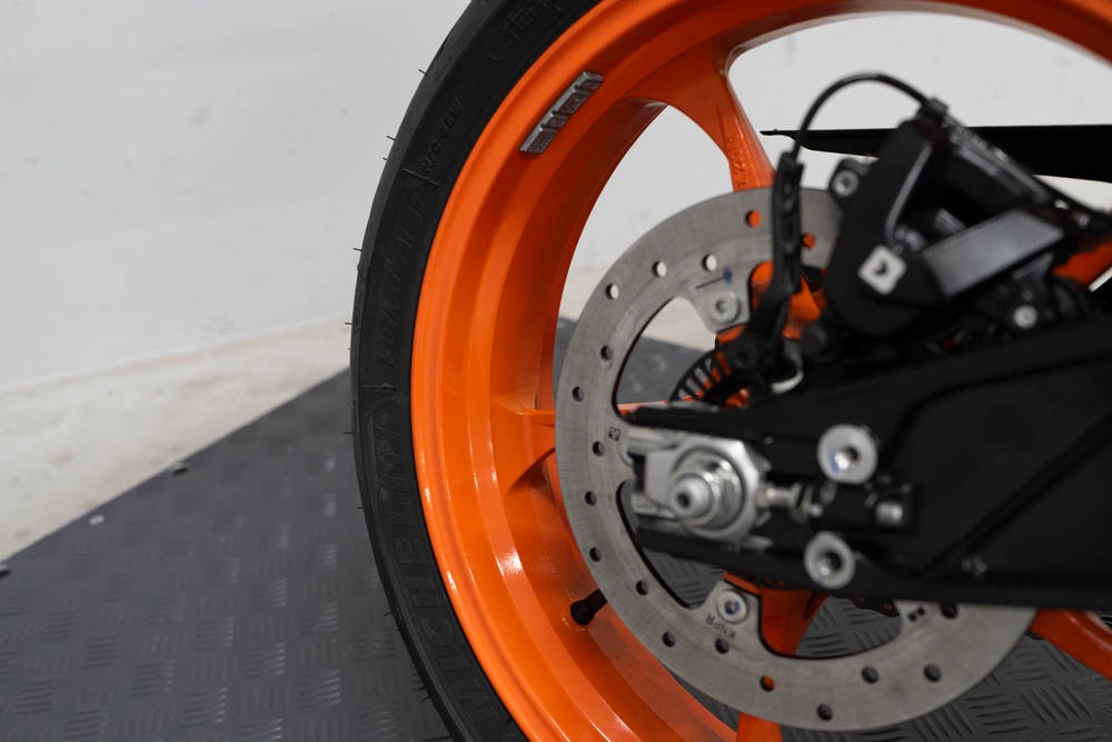 KTM 125 Duke-showroom-element-3