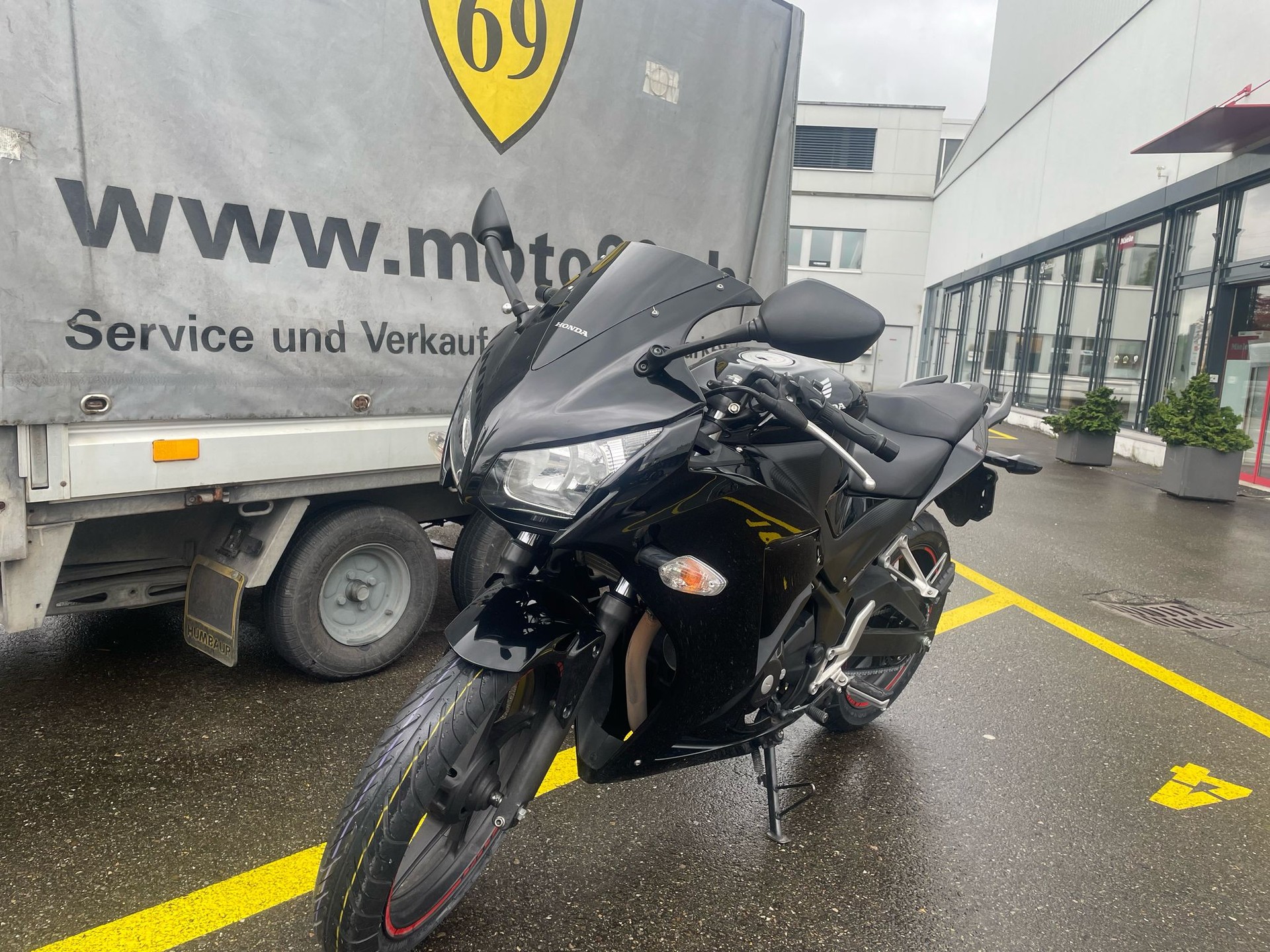 HONDA CBR 300 R-showroom-element-1