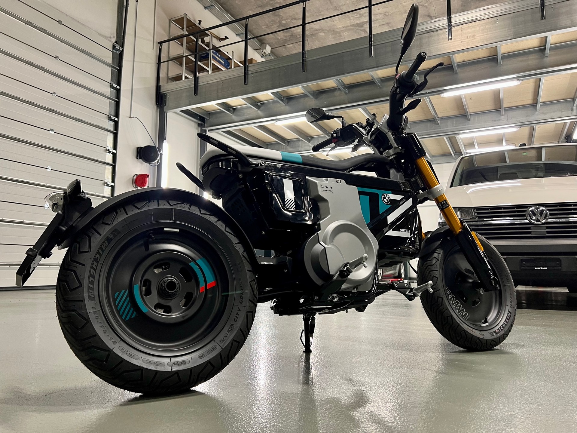 BMW CE 02-image-1