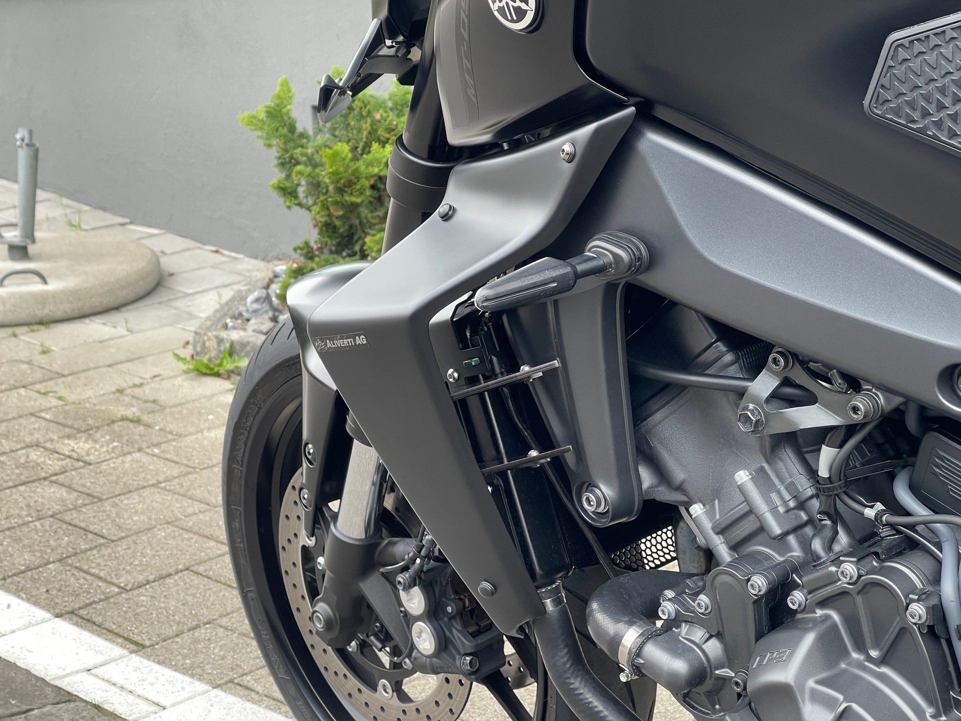 YAMAHA MT-09-showroom-element-3