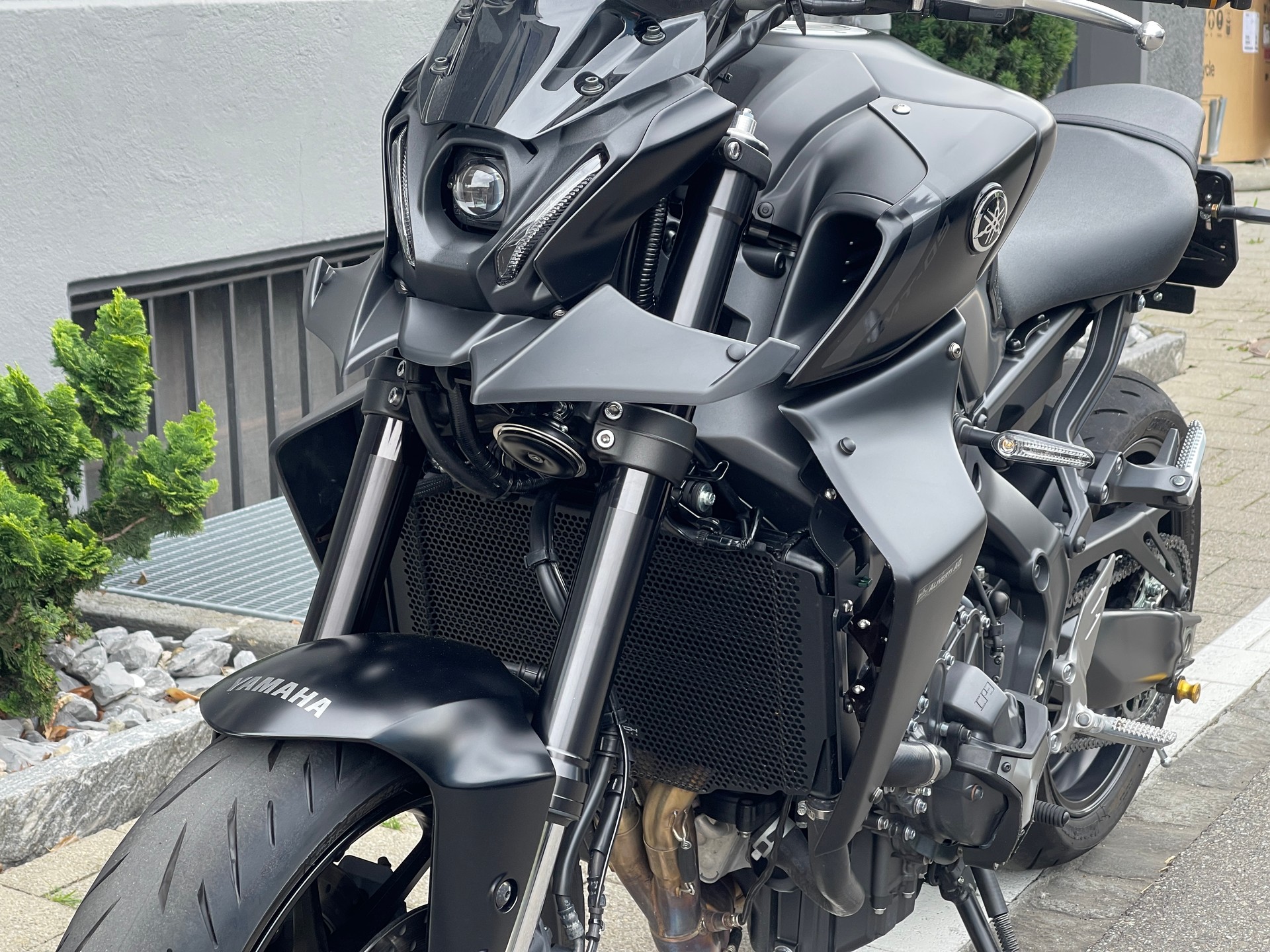 YAMAHA MT-09-showroom-element-1