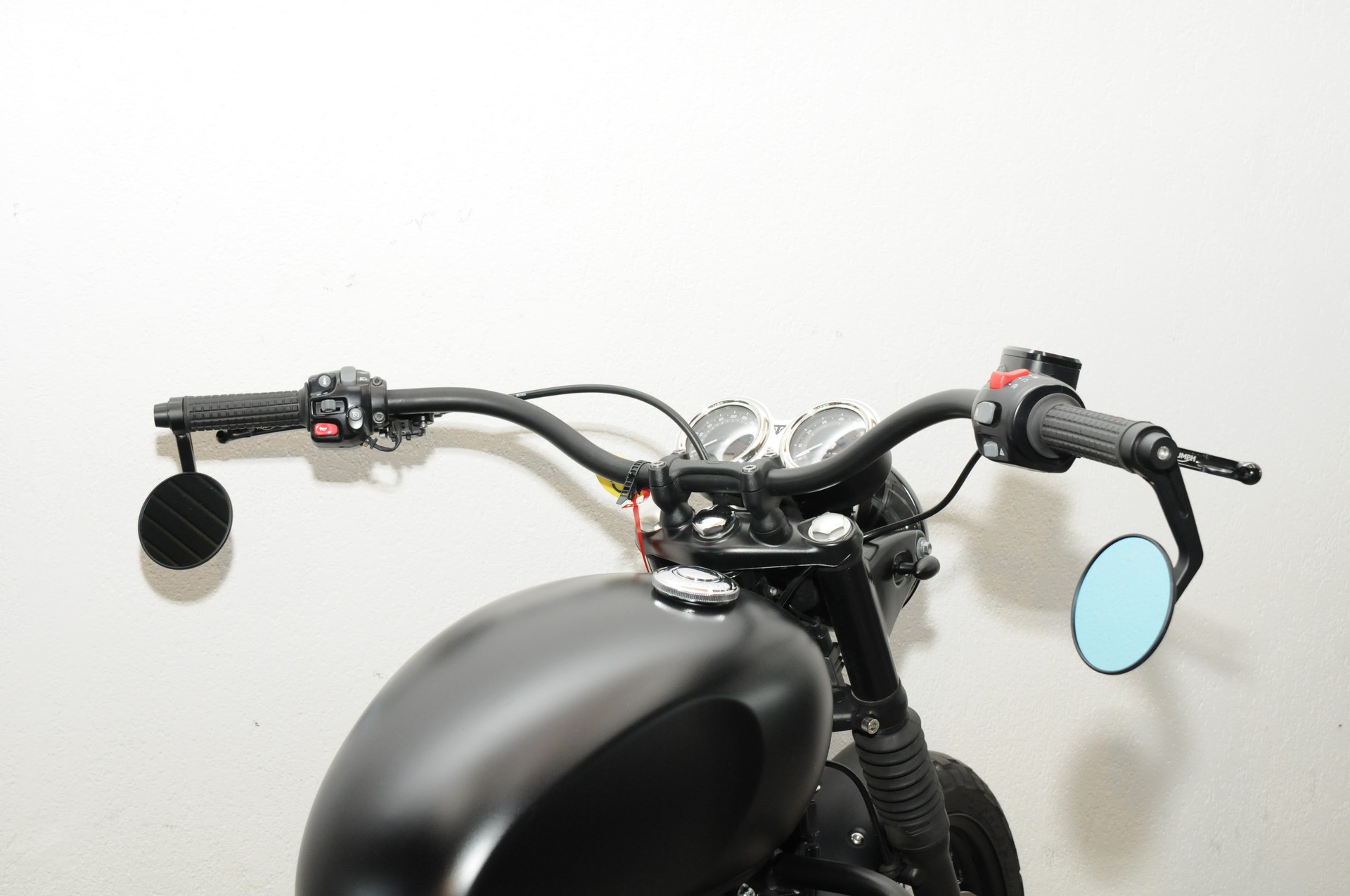 TRIUMPH Bonneville T120 ABS-showroom-element-3