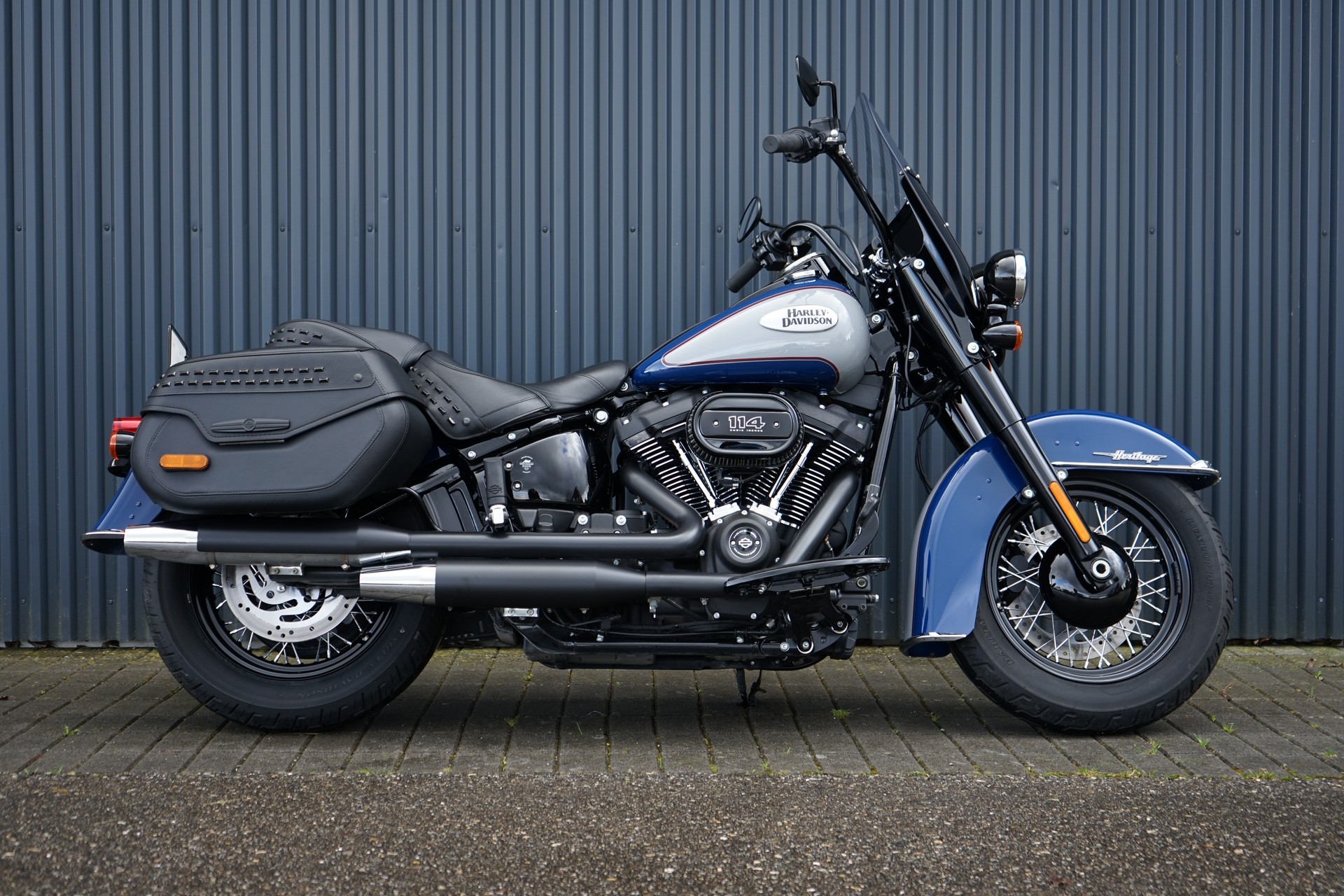 HARLEY-DAVIDSON FLHCS Heritage Classic 114 Black Finish