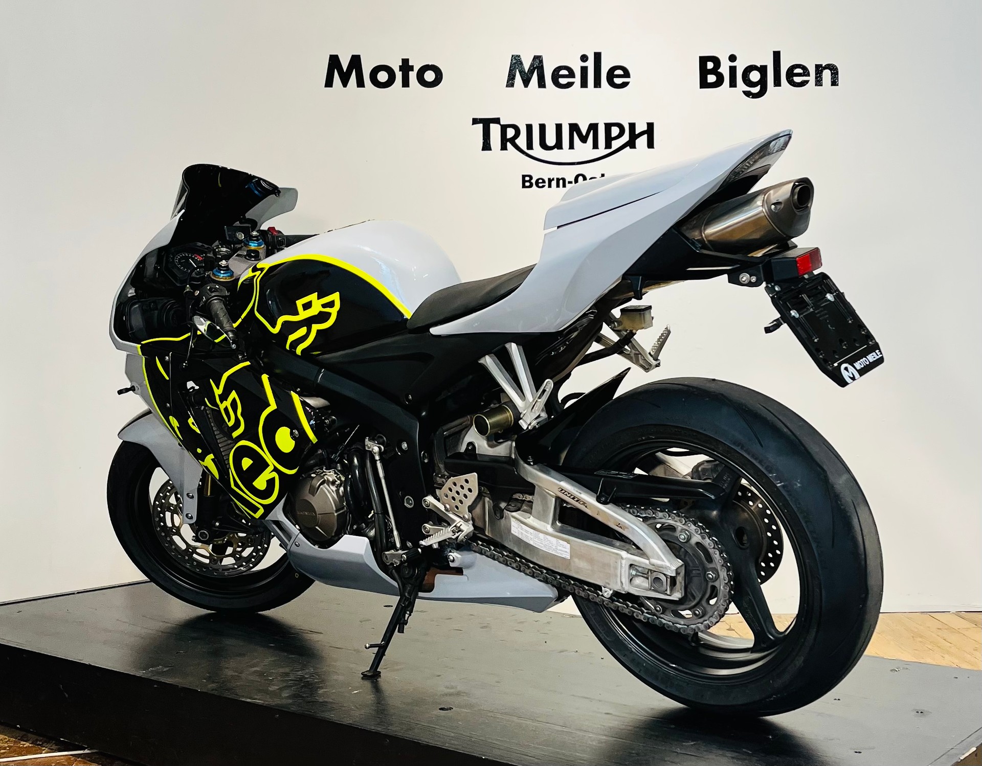 HONDA CBR 600 RR-showroom-element-1
