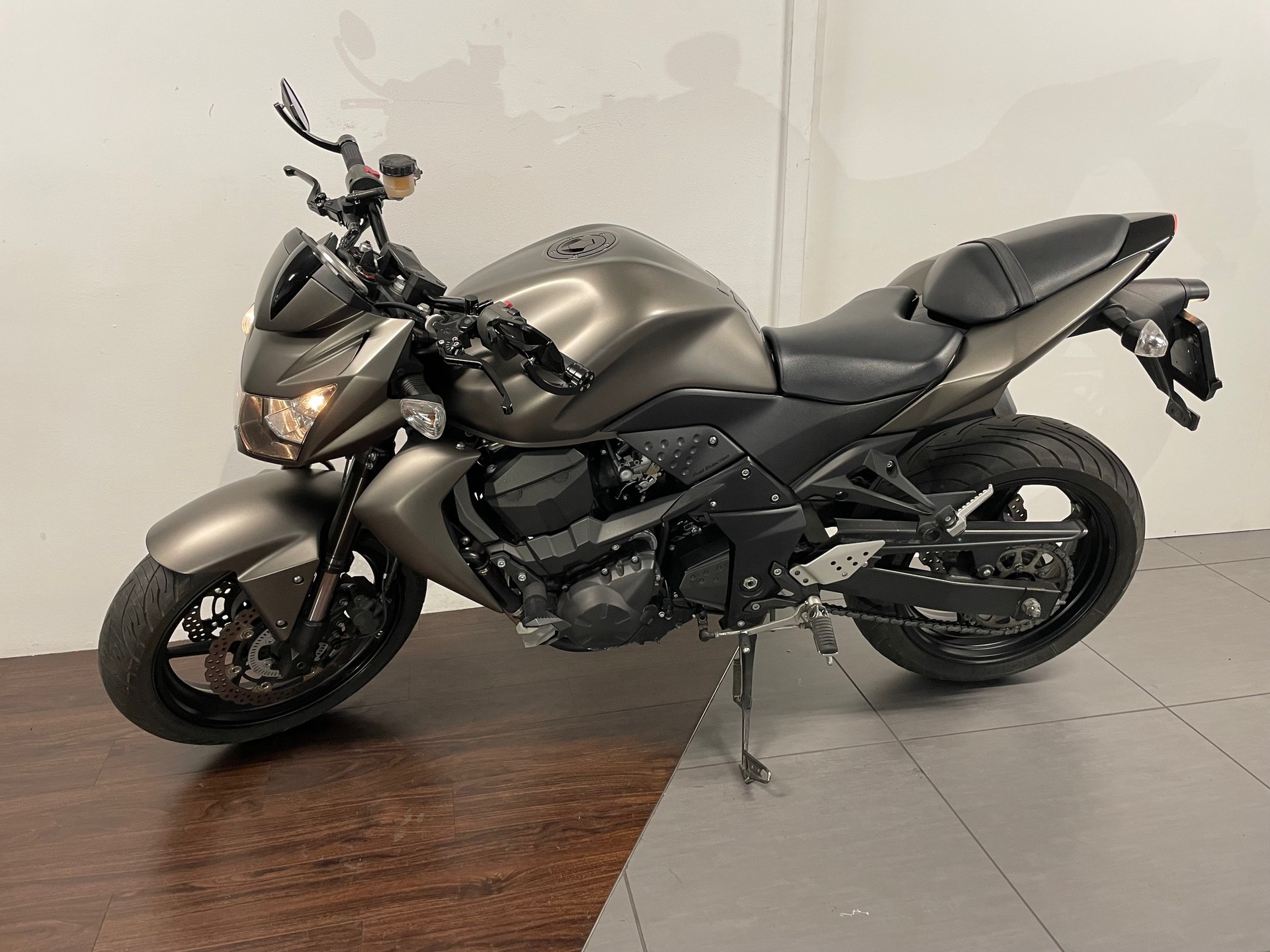 KAWASAKI Z 750 ABS-showroom-element-1