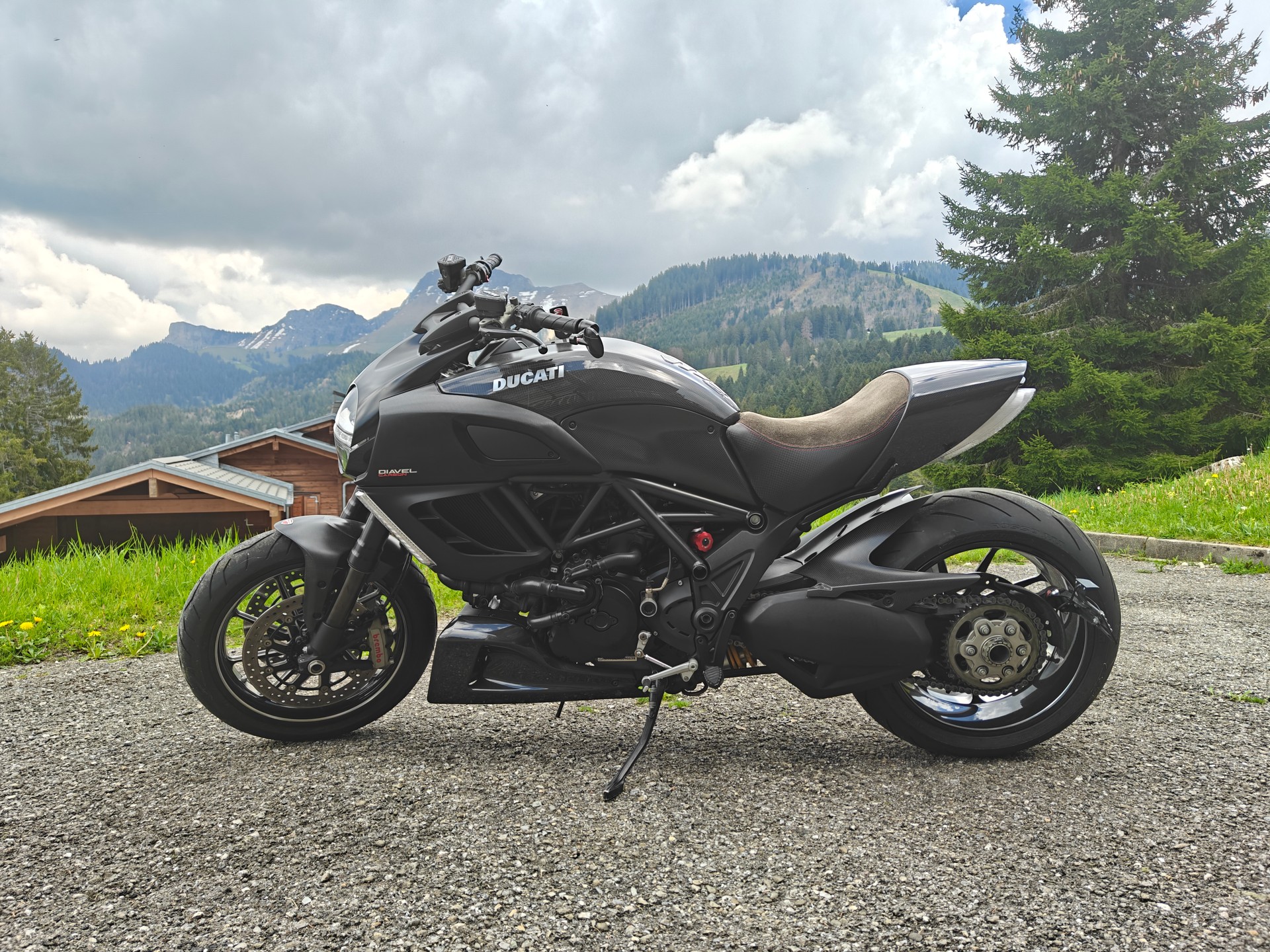 DUCATI Diavel 1200 Carbon-image-0