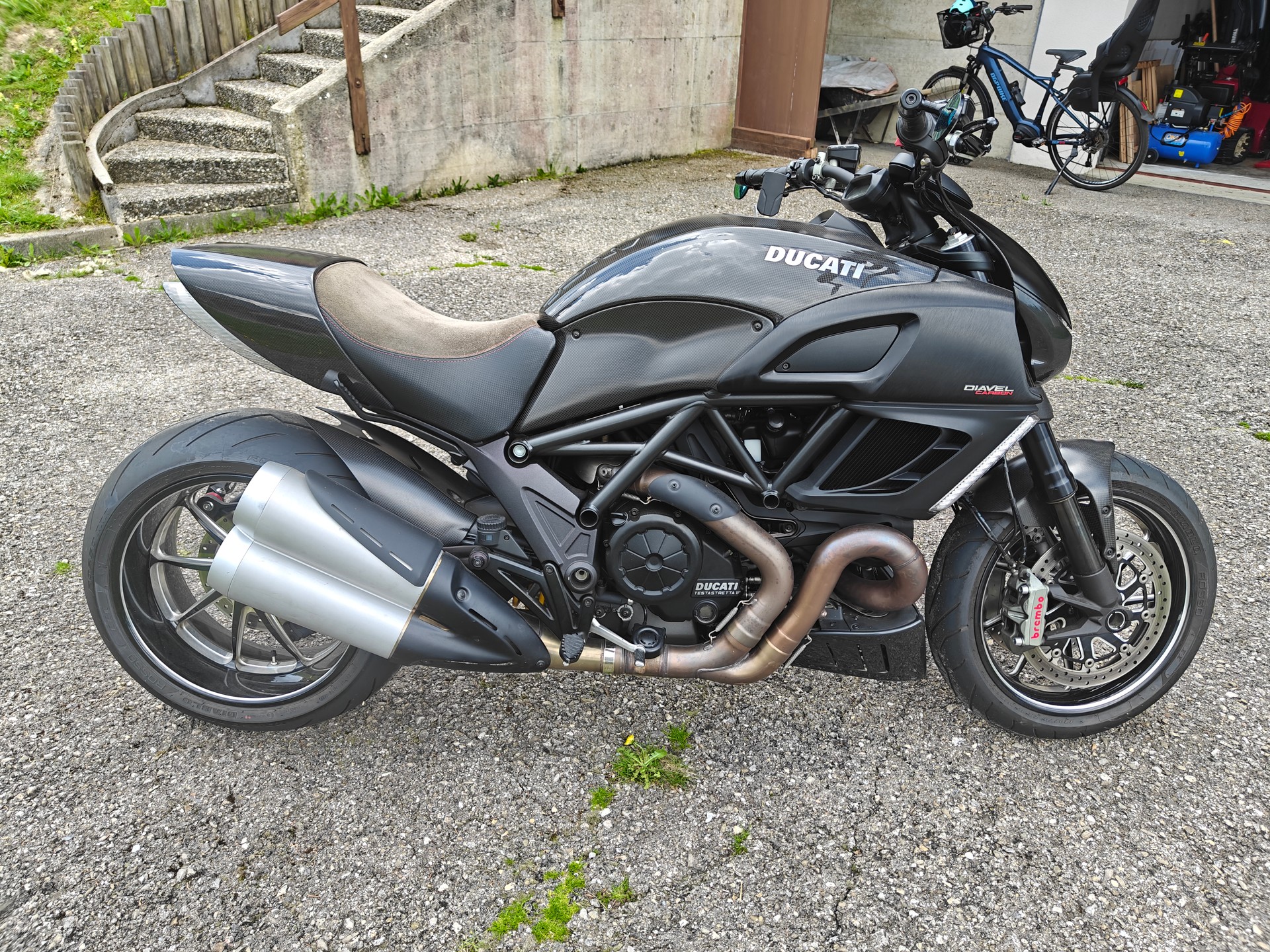 DUCATI Diavel 1200 Carbon-image-1