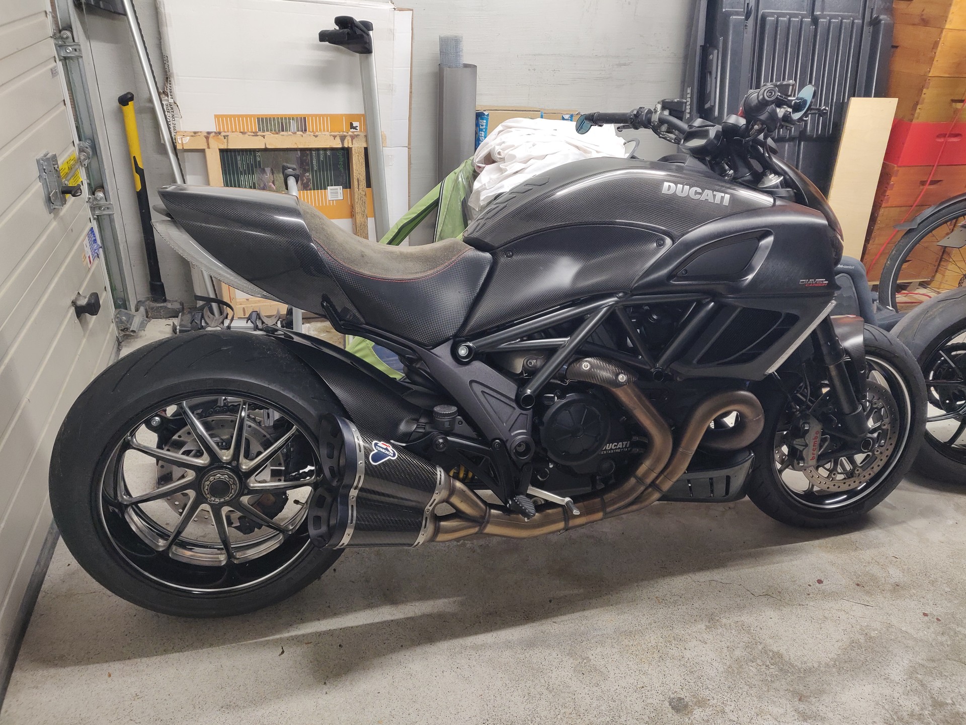 DUCATI Diavel 1200 Carbon-image-2