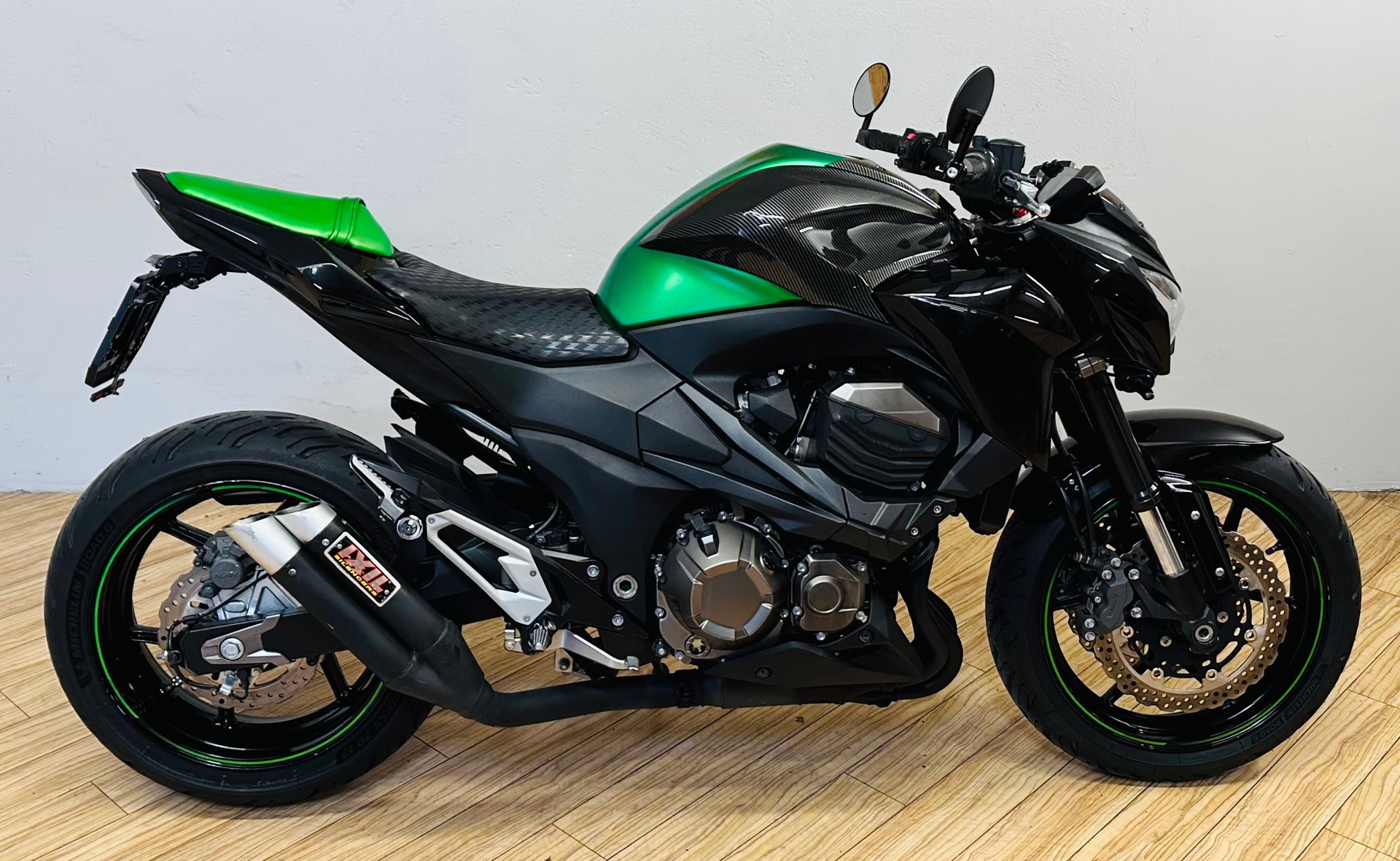 KAWASAKI Z 800 e version ABS-showroom-element-1