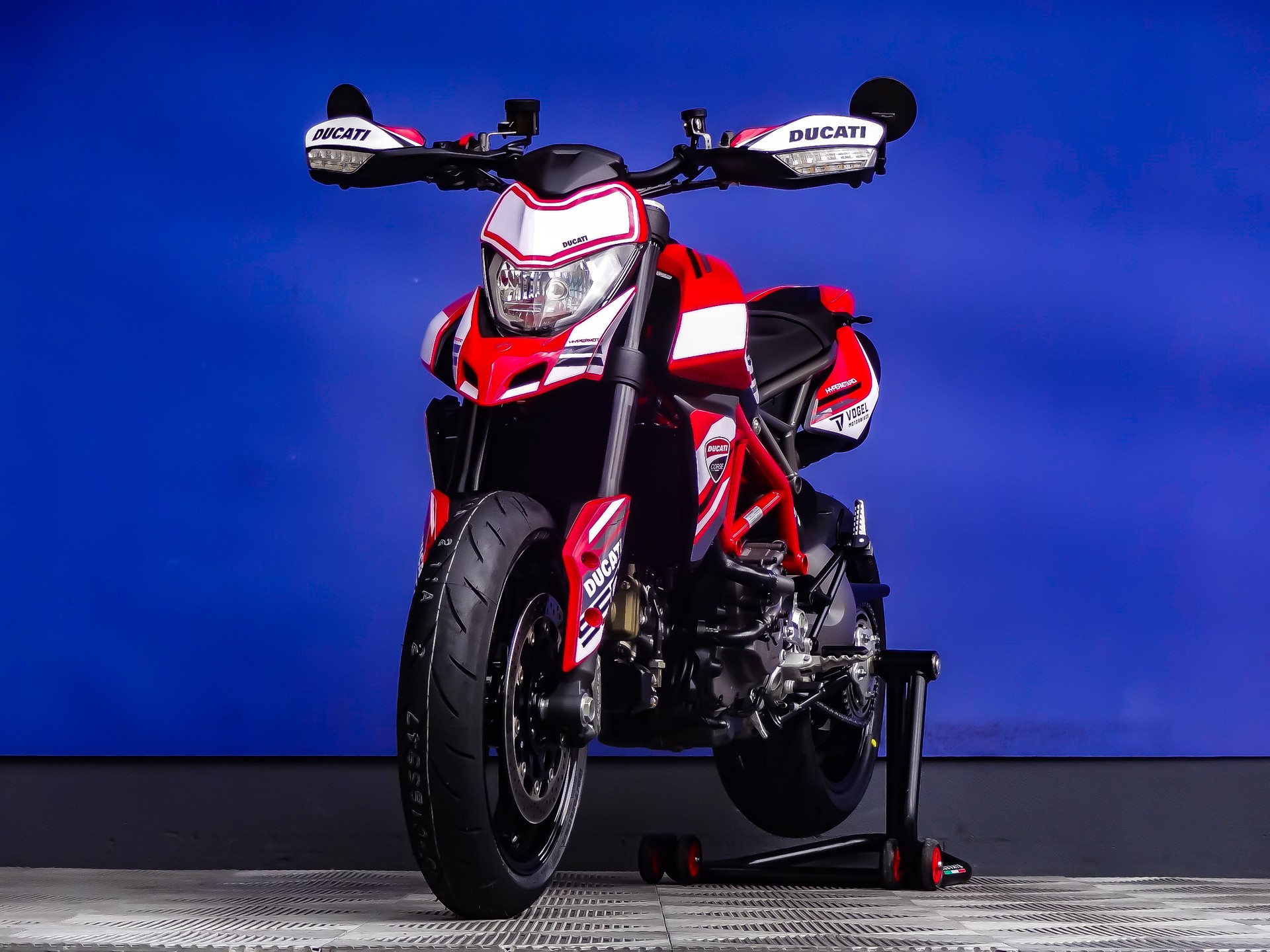 DUCATI Hypermotard 950-showroom-element-2