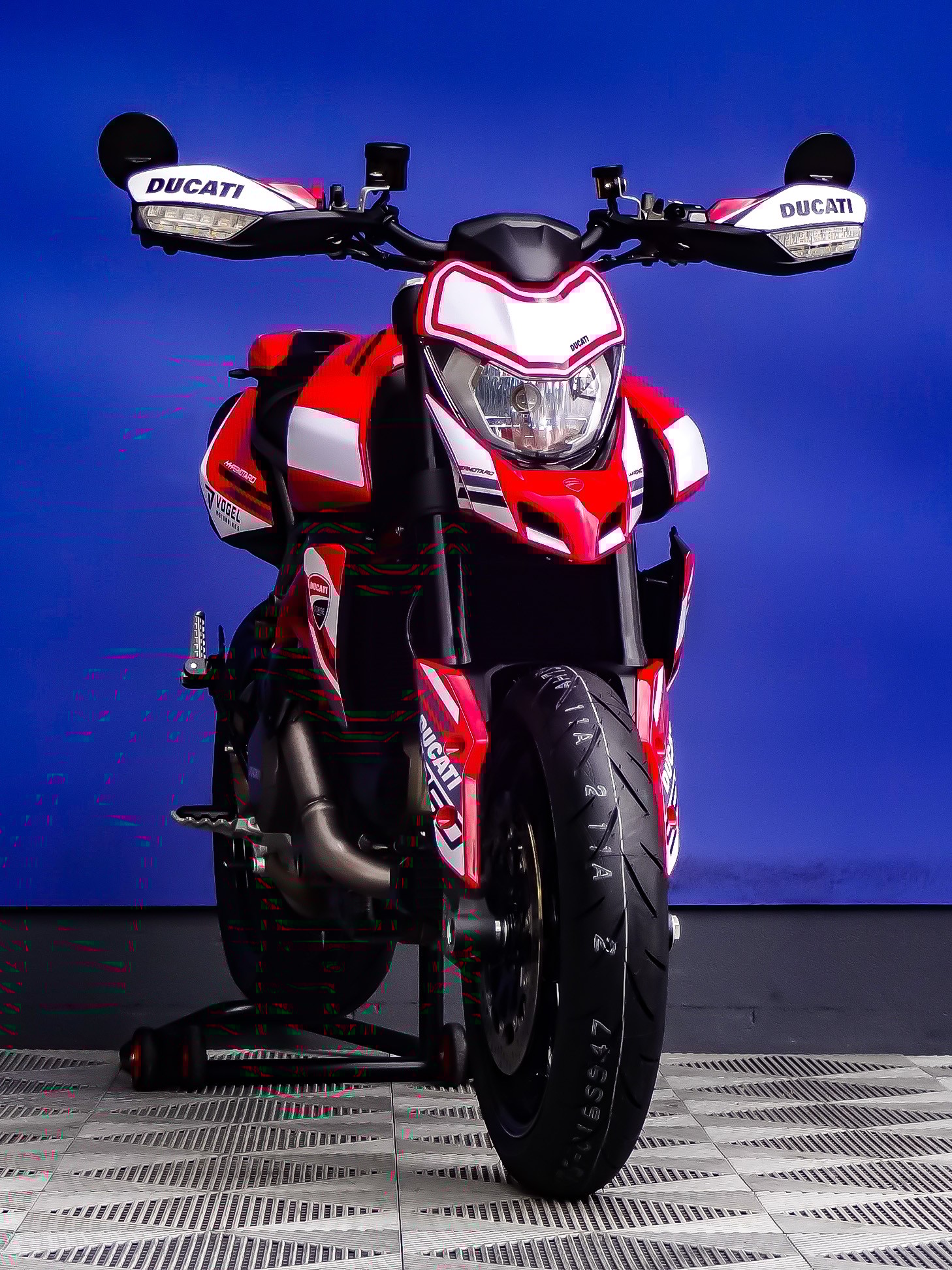 DUCATI Hypermotard 950-showroom-element-1