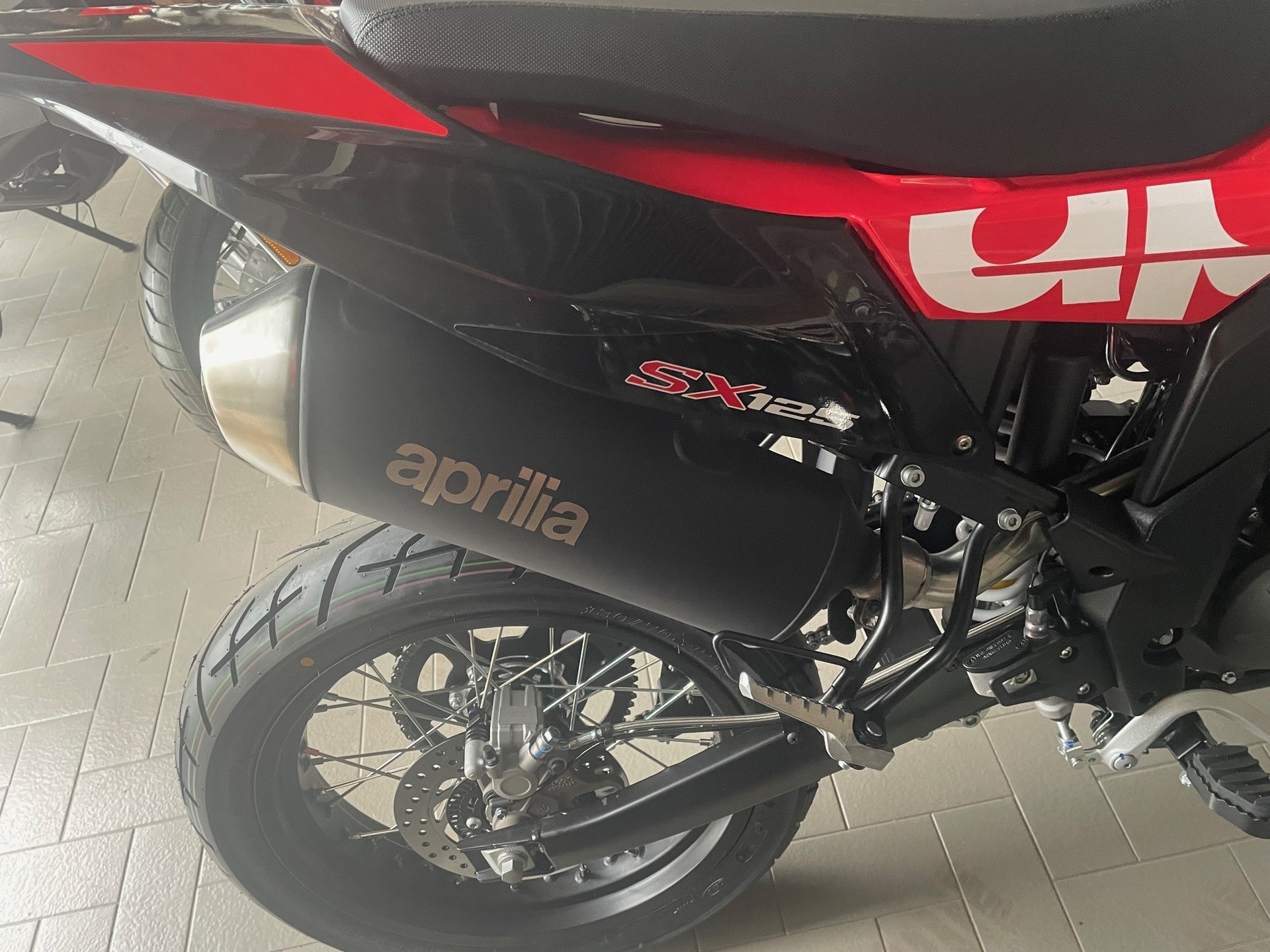 APRILIA SX 125 E5+-showroom-element-2