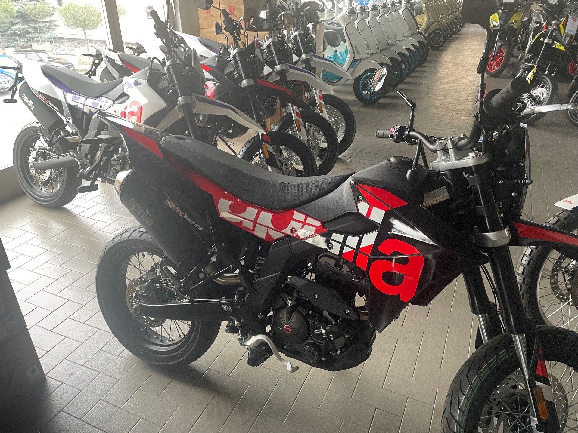 APRILIA SX 125 E5+-showroom-element-3