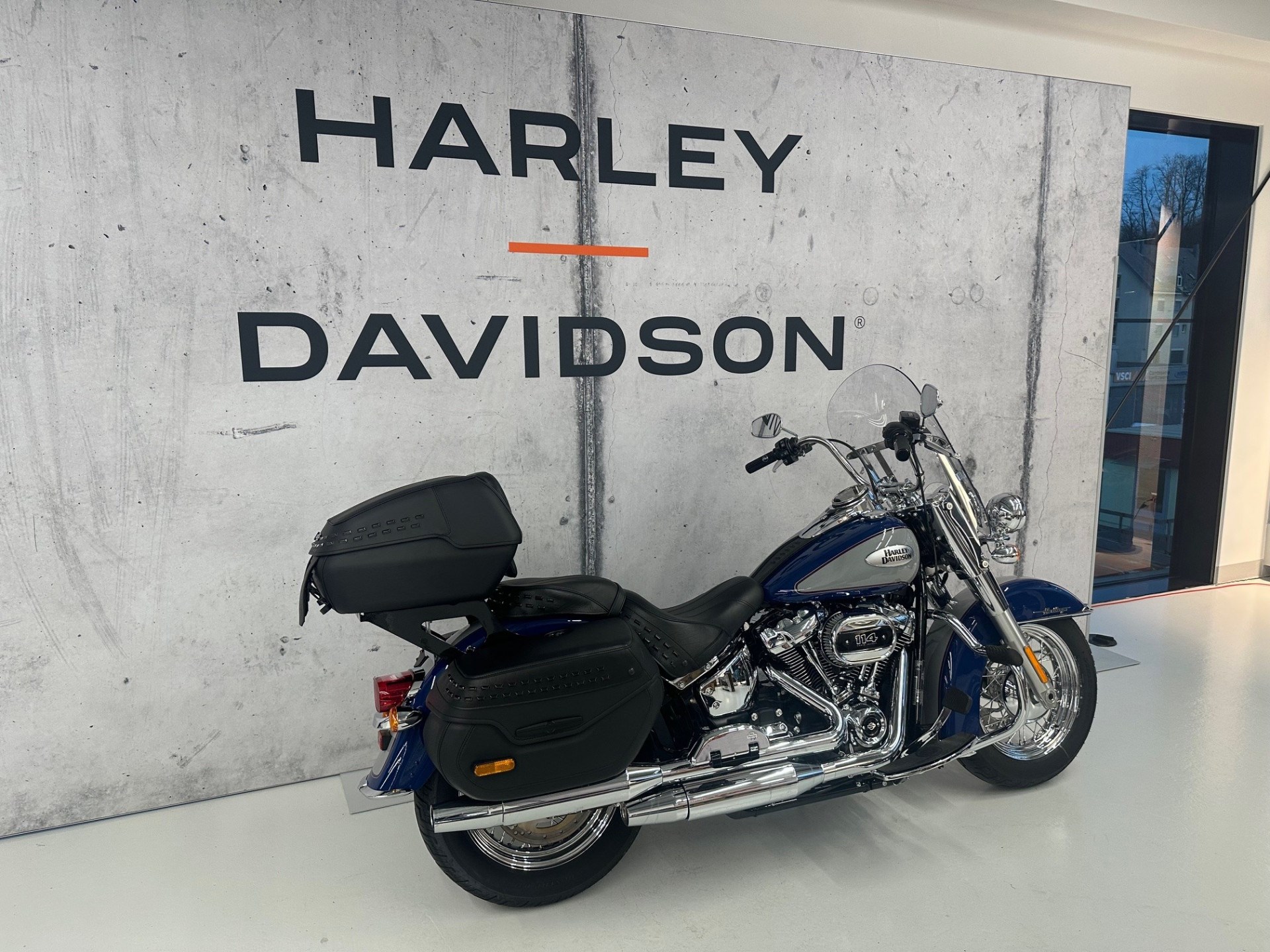 HARLEY-DAVIDSON FLHCS 1868 Heritage Classic 114-showroom-element-1