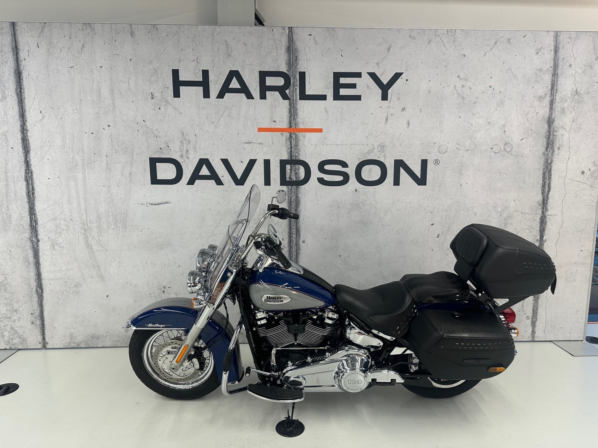 HARLEY-DAVIDSON FLHCS 1868 Heritage Classic 114-showroom-element-3