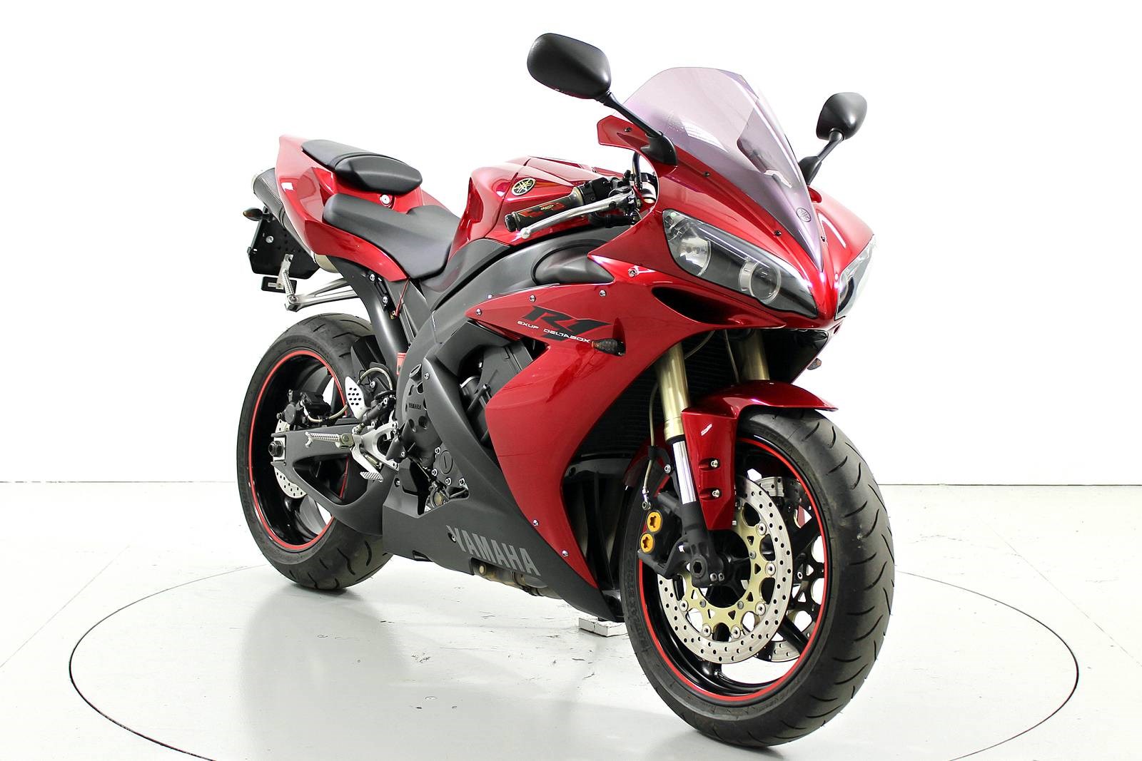 YAMAHA YZF-R1-showroom-element-1