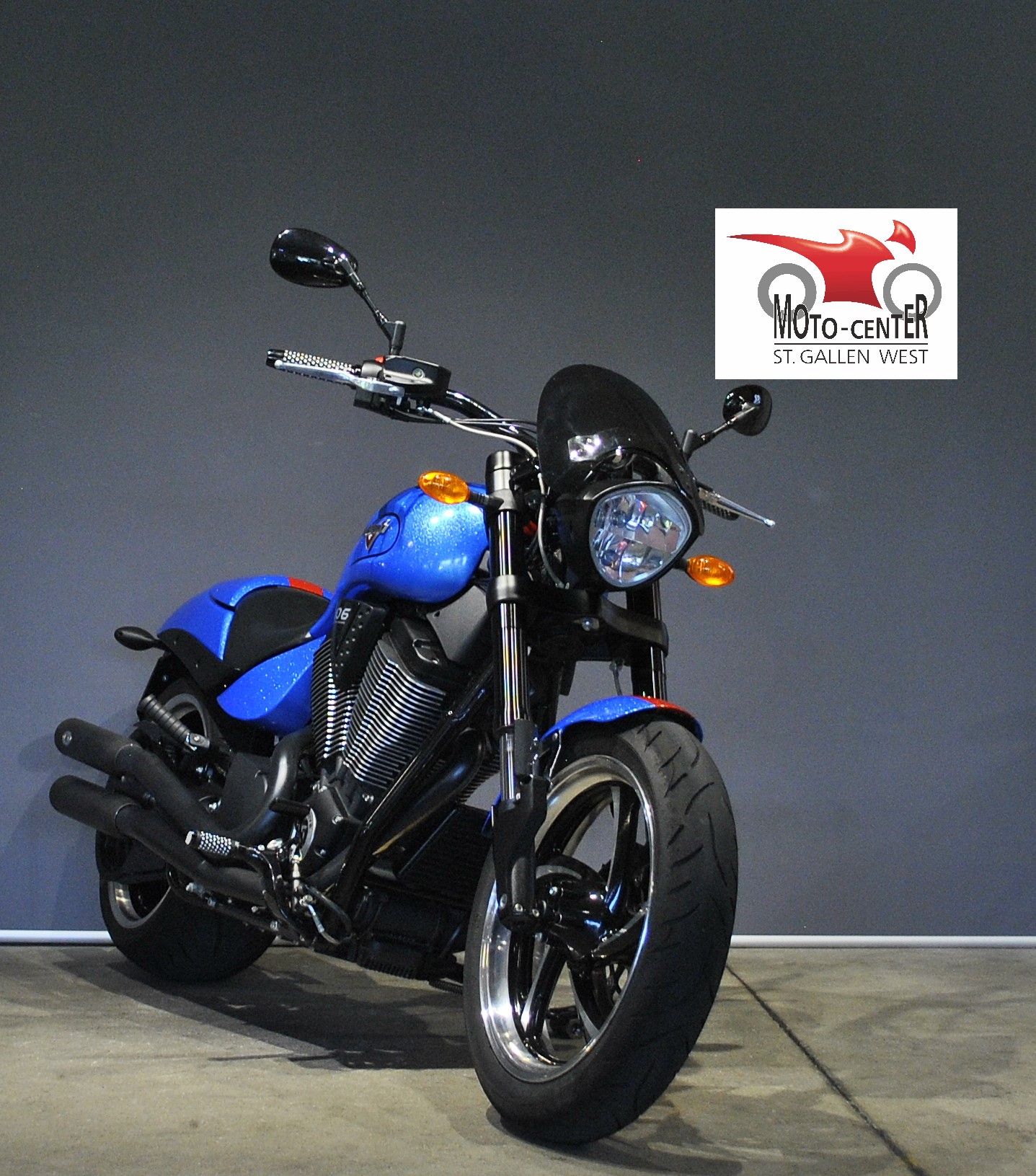 Chevron down small icon