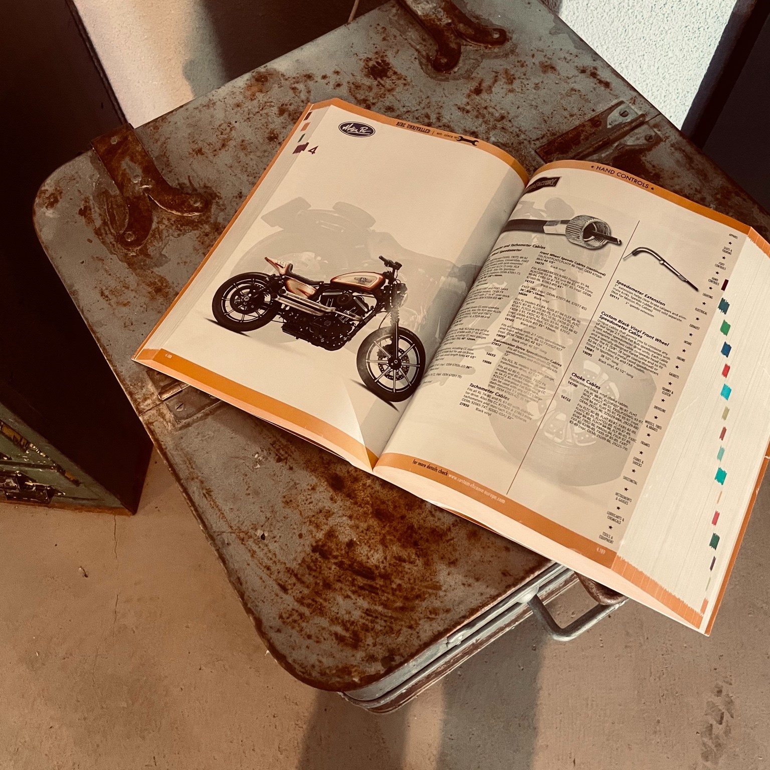 HARLEY-DAVIDSON XL 883 N Sportster Iron ABS-showroom-element-3