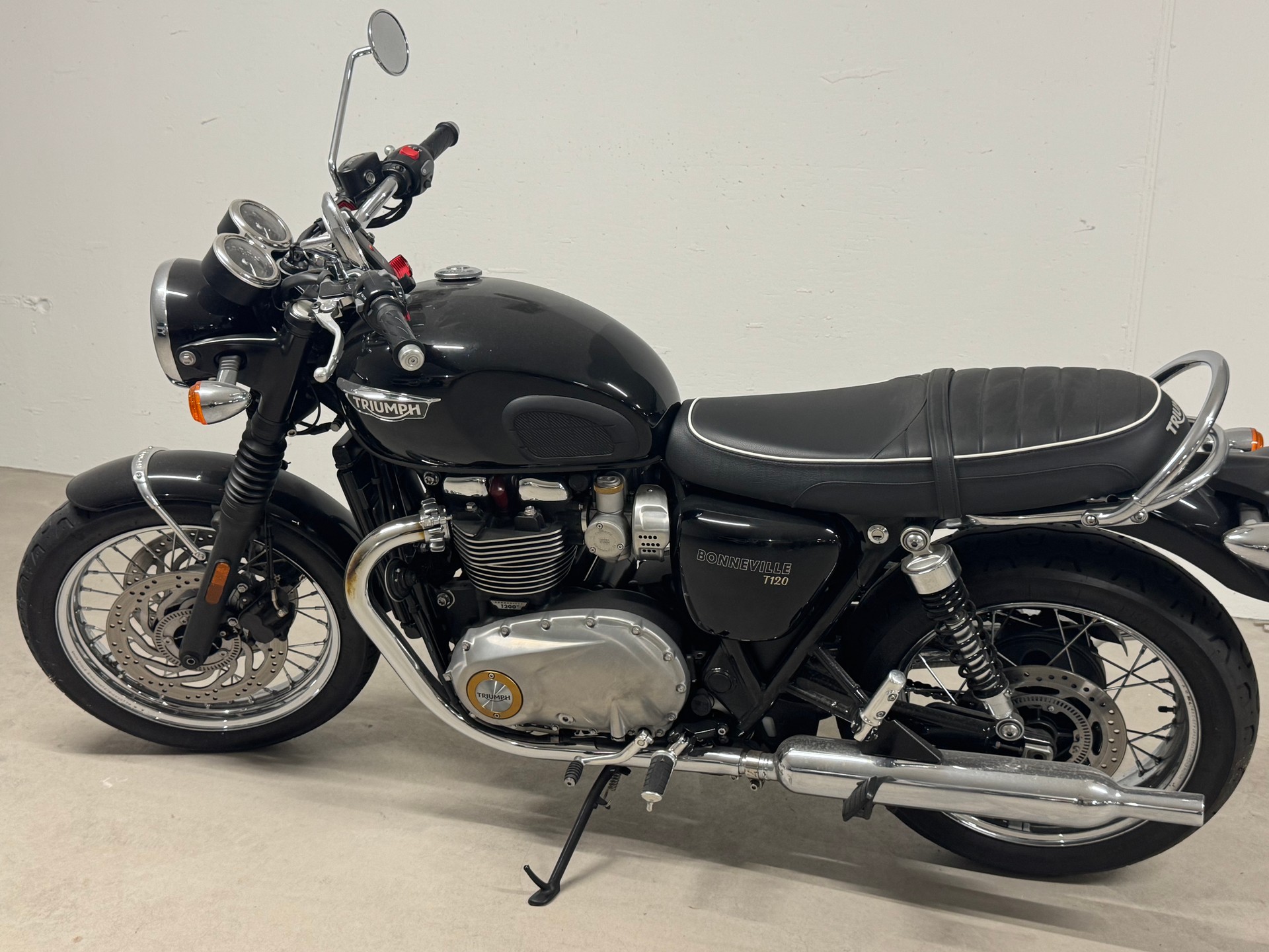 TRIUMPH Bonneville T120-image-1