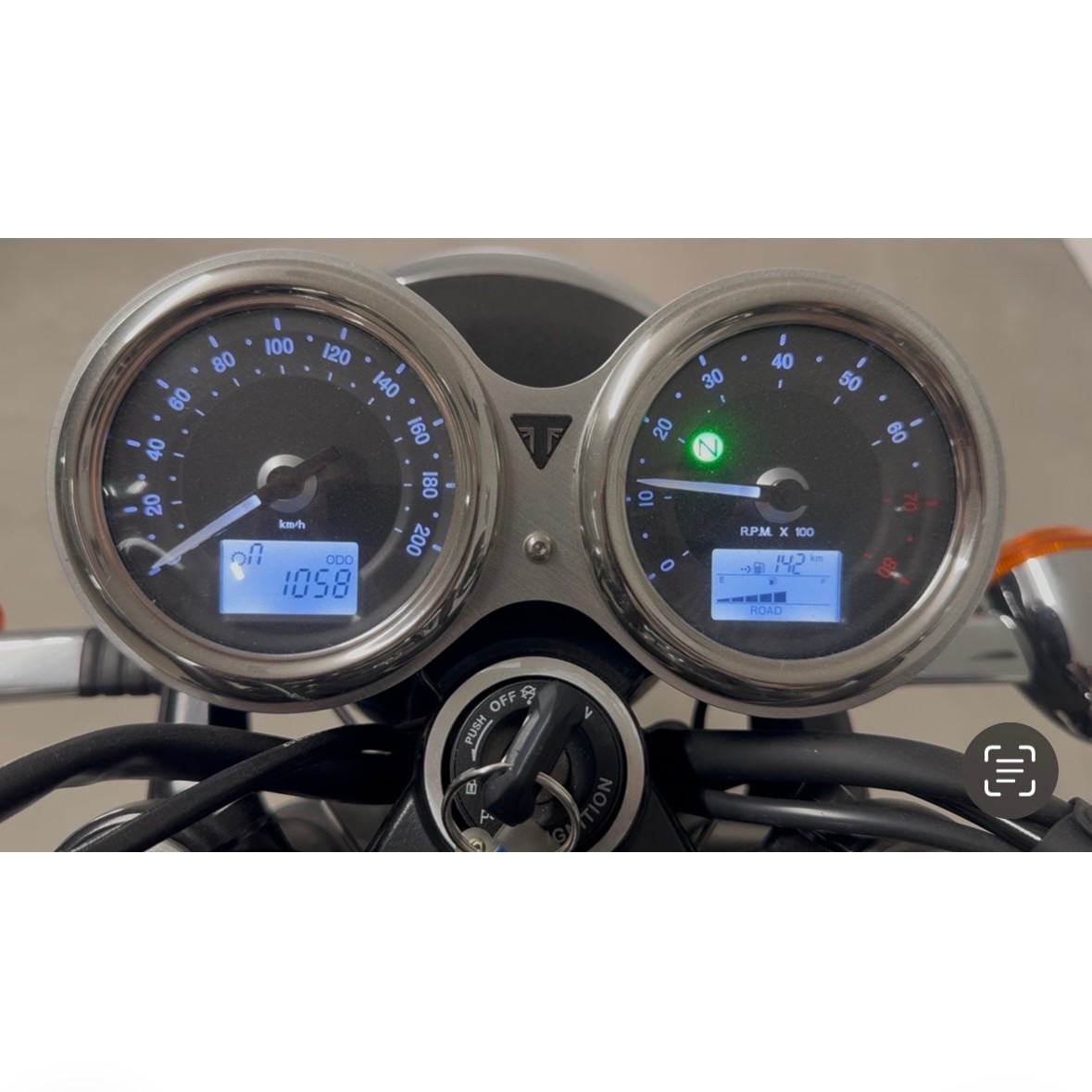 TRIUMPH Bonneville T120-image-2