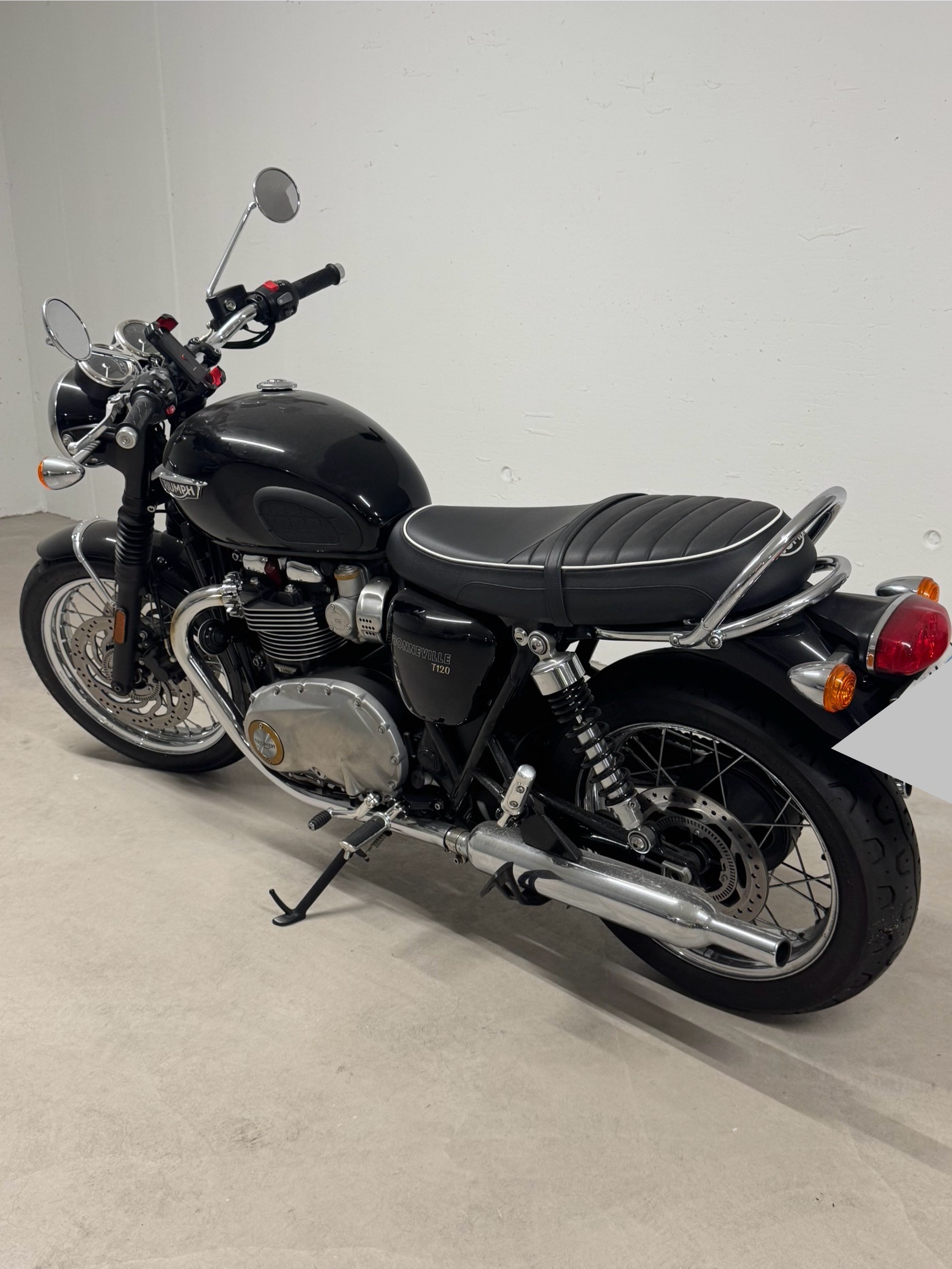 TRIUMPH Bonneville T120-image-3
