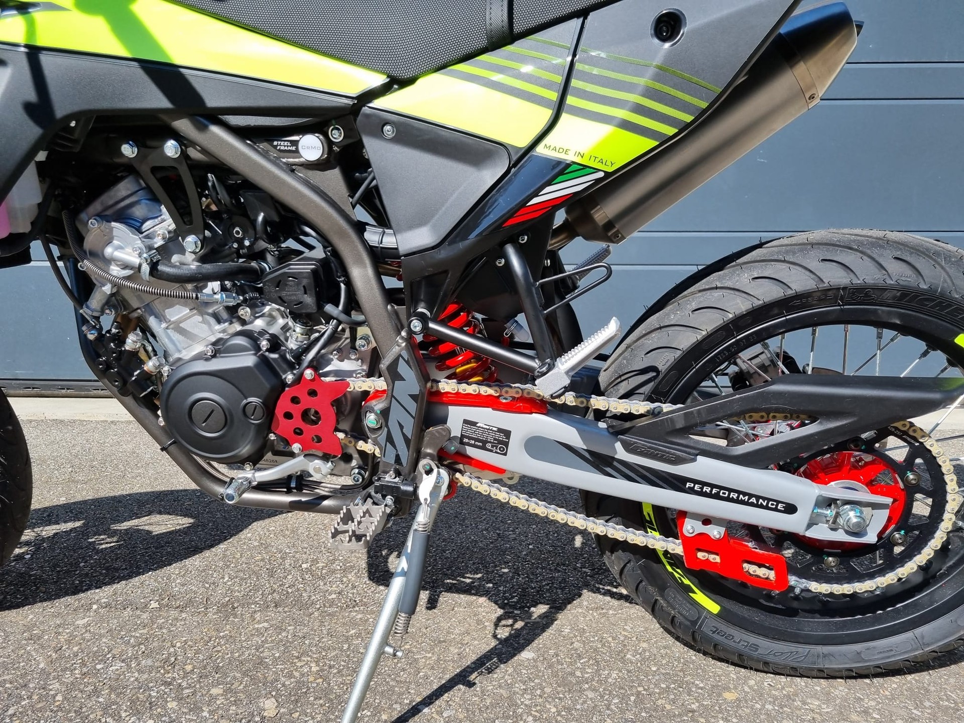 FANTIC XMF 125 Motard-showroom-element-1
