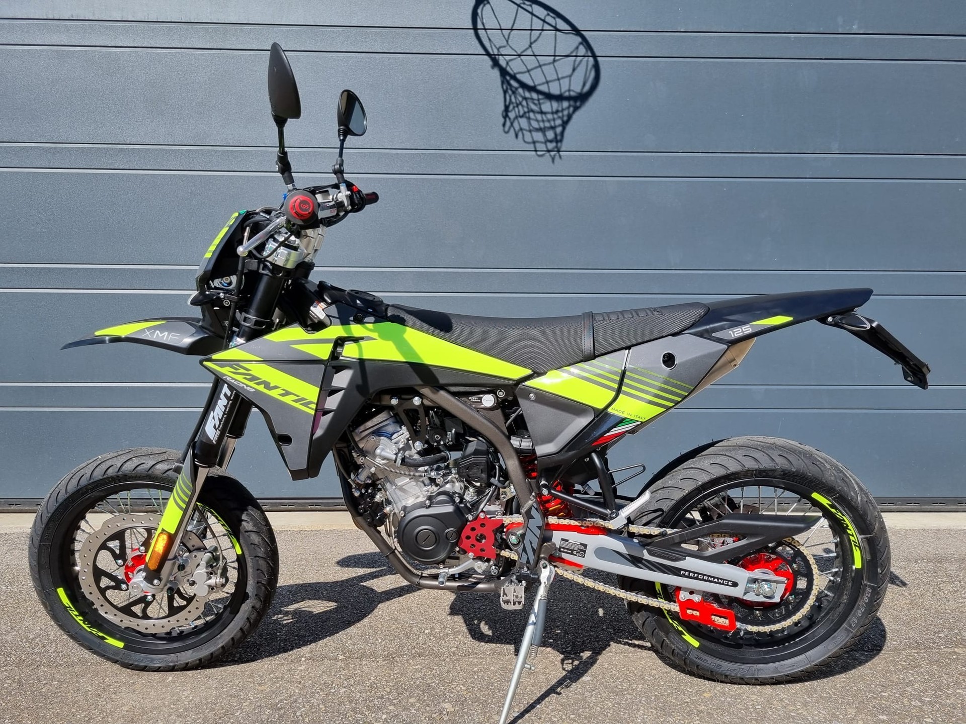 FANTIC XMF 125 Motard-showroom-element-2