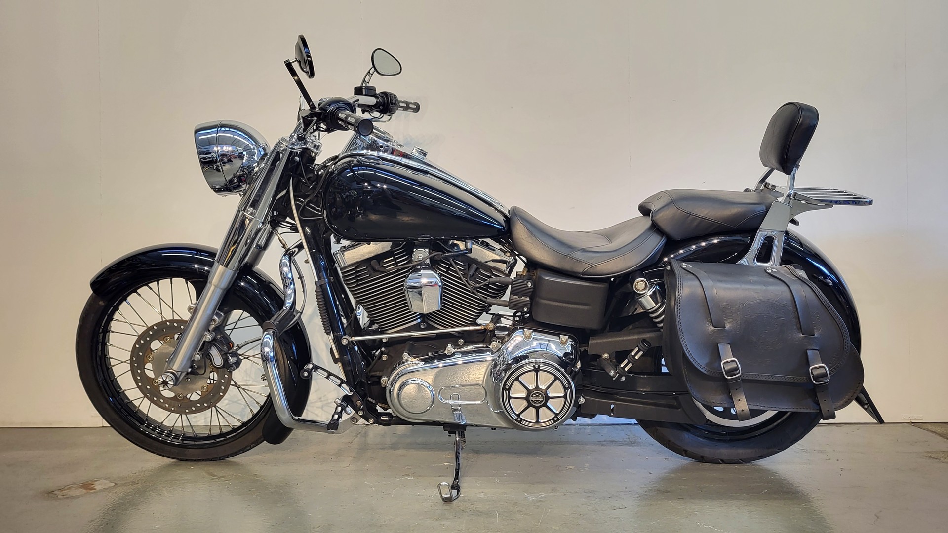 HARLEY-DAVIDSON FXDB Dyna Street Bob ABS-showroom-element-1