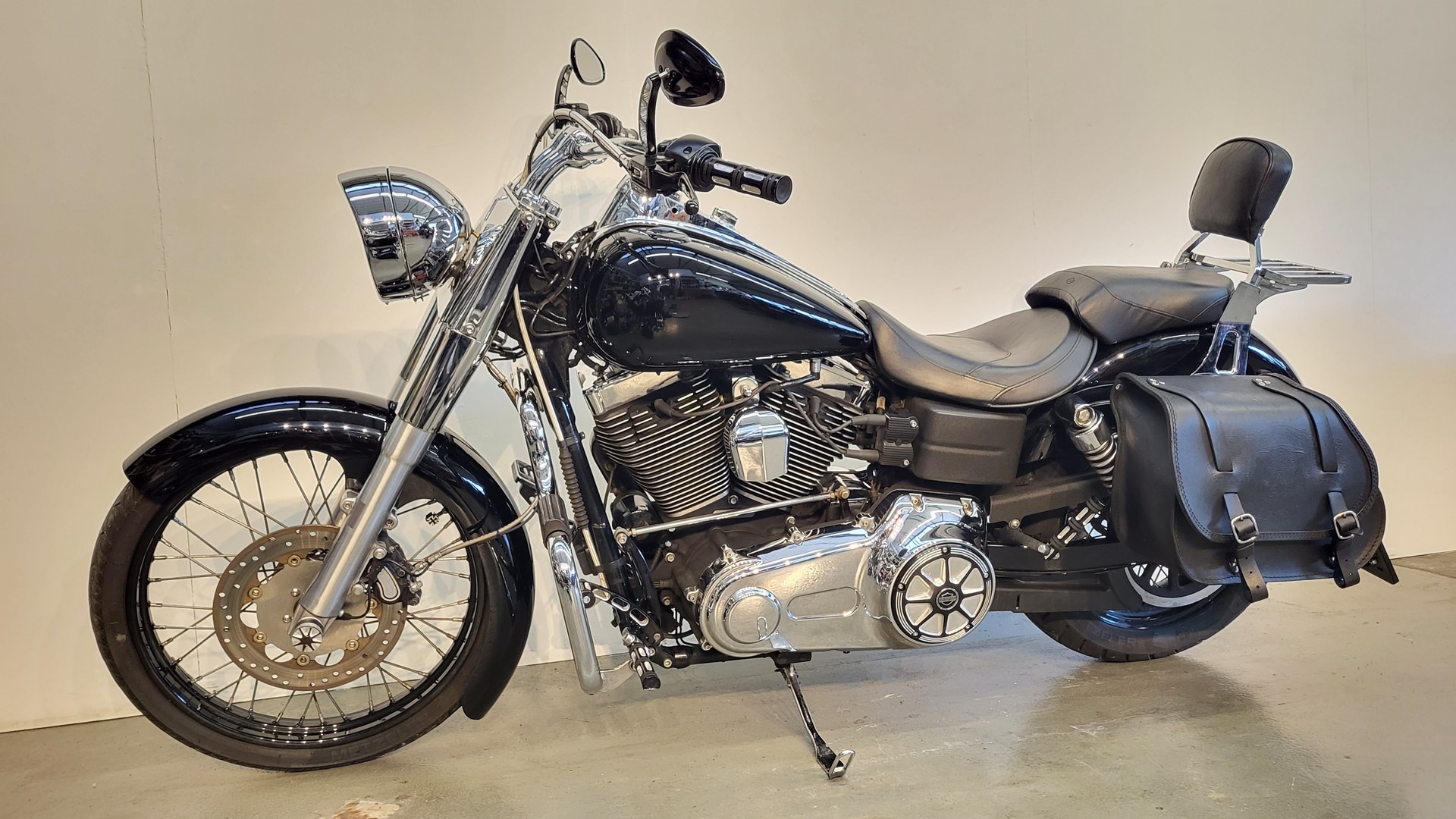 HARLEY-DAVIDSON FXDB Dyna Street Bob ABS-showroom-element-3