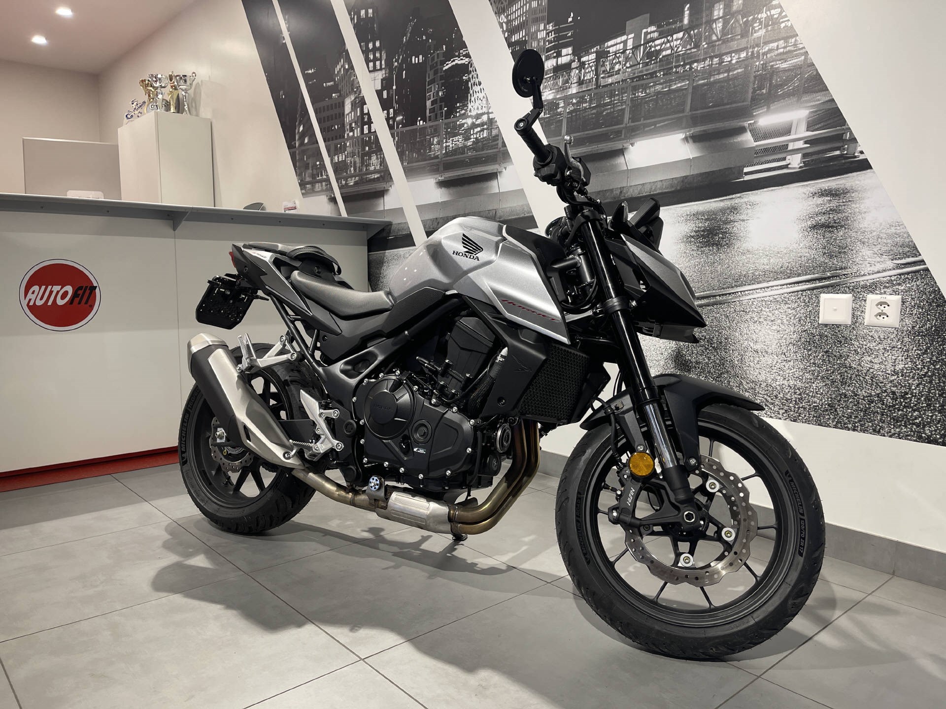 HONDA CB750 Hornet 35 KW-showroom-element-1