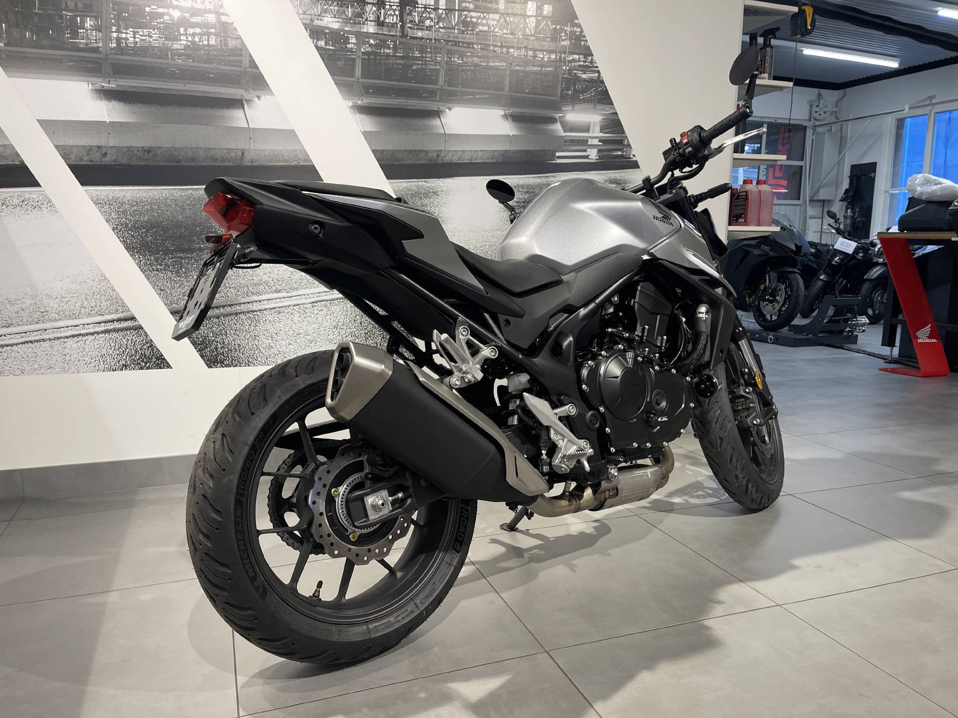 HONDA CB750 Hornet 35 KW-showroom-element-2