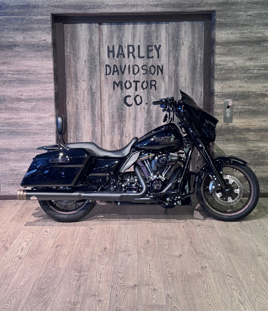 HARLEY-DAVIDSON FLHXST Street Glide ST 117