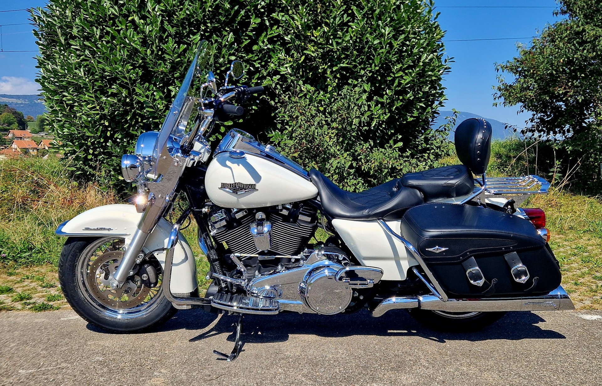 HARLEY-DAVIDSON FLHRC Road King Classic 107 ABS-image-3