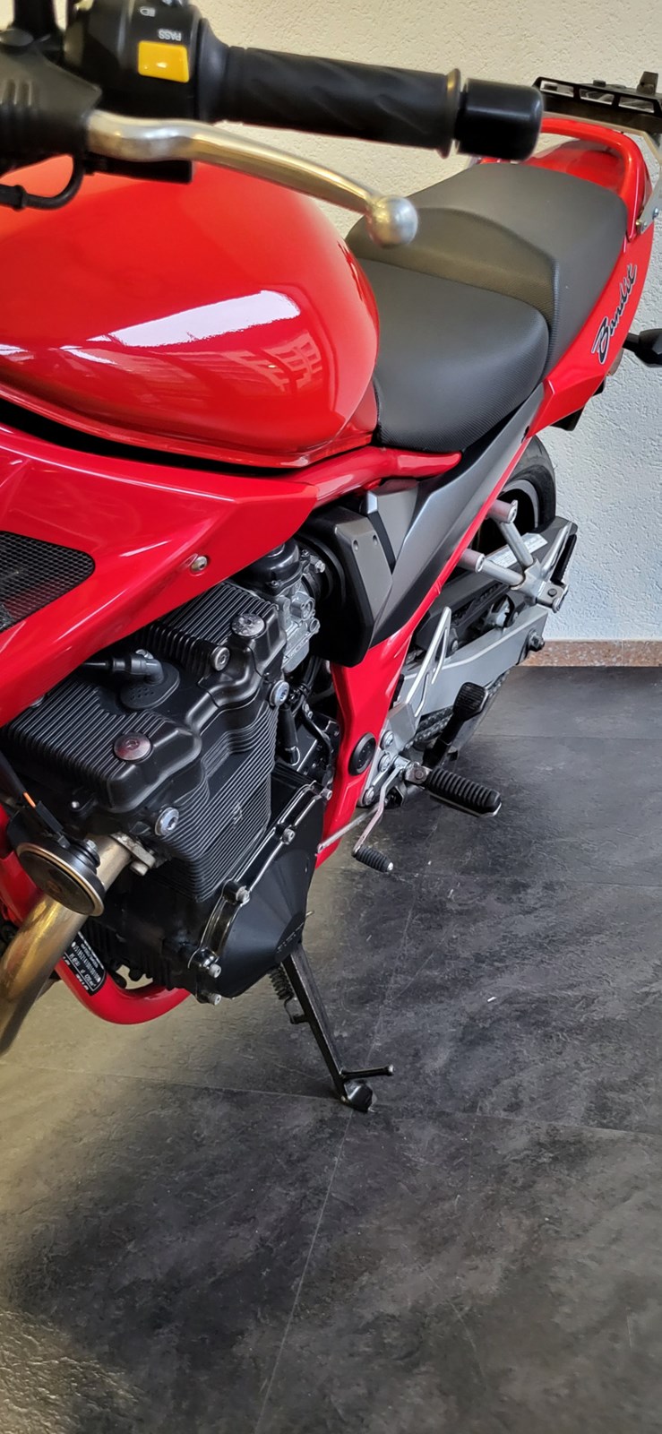 SUZUKI GSF 650 UA Bandit-showroom-element-3