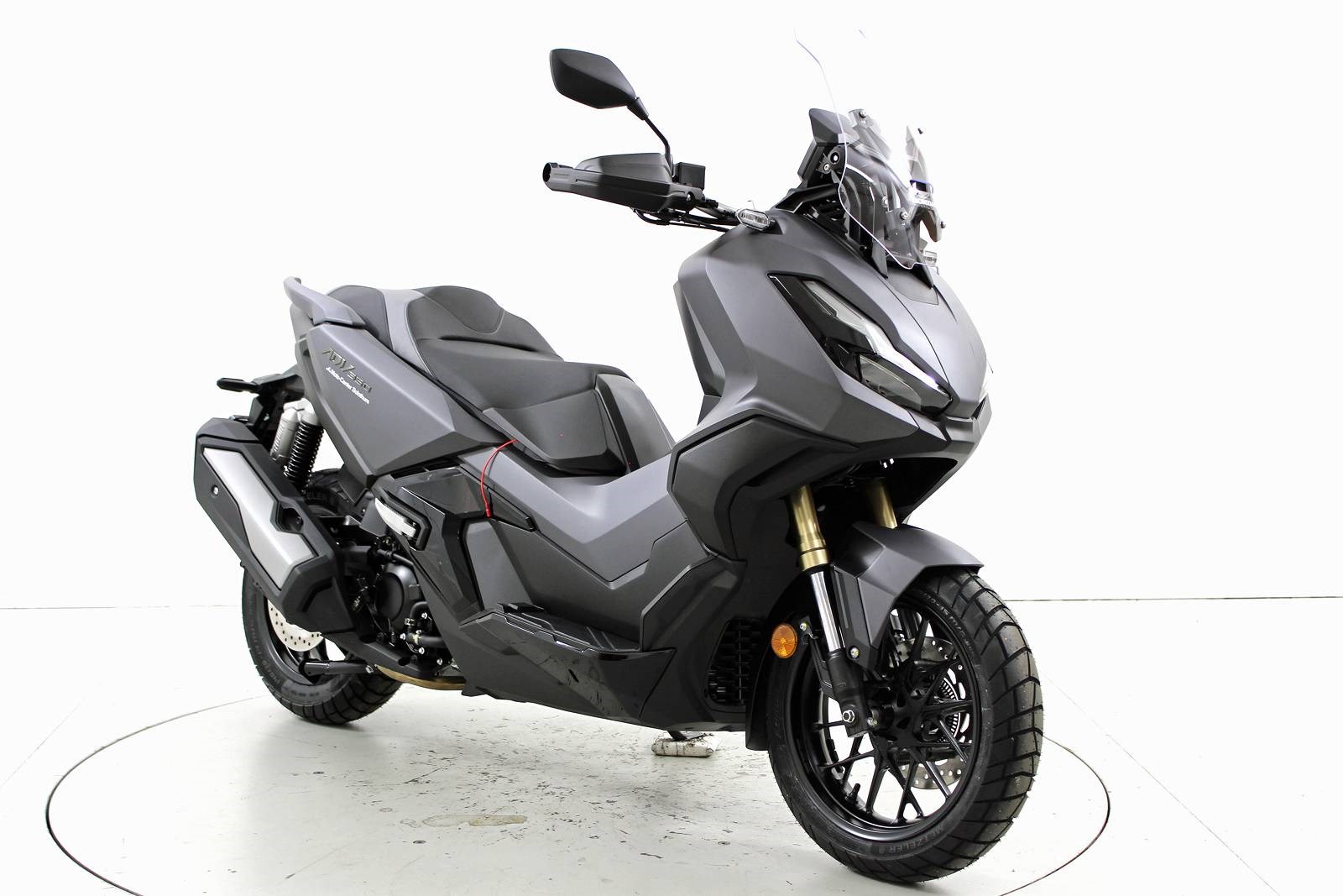 HONDA ADV 350  ABS-showroom-element-1