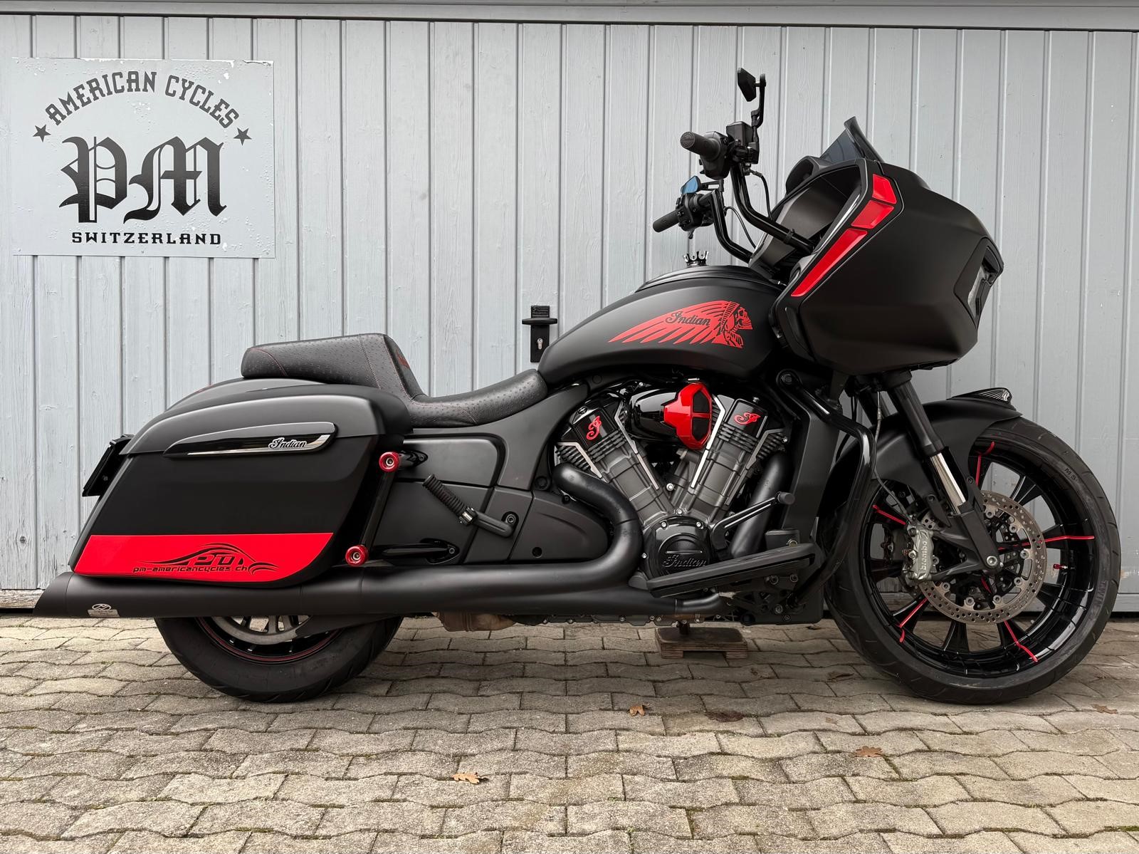 INDIAN Challenger Dark Horse