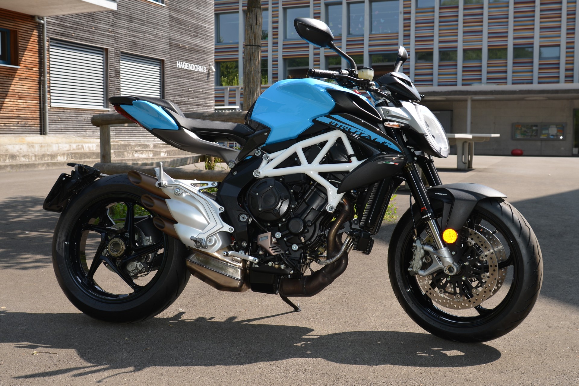 MV AGUSTA BRUTALE 800 B3 – LIMITIERTE FARBAUFLAGE / INTENSE SKY BLUE