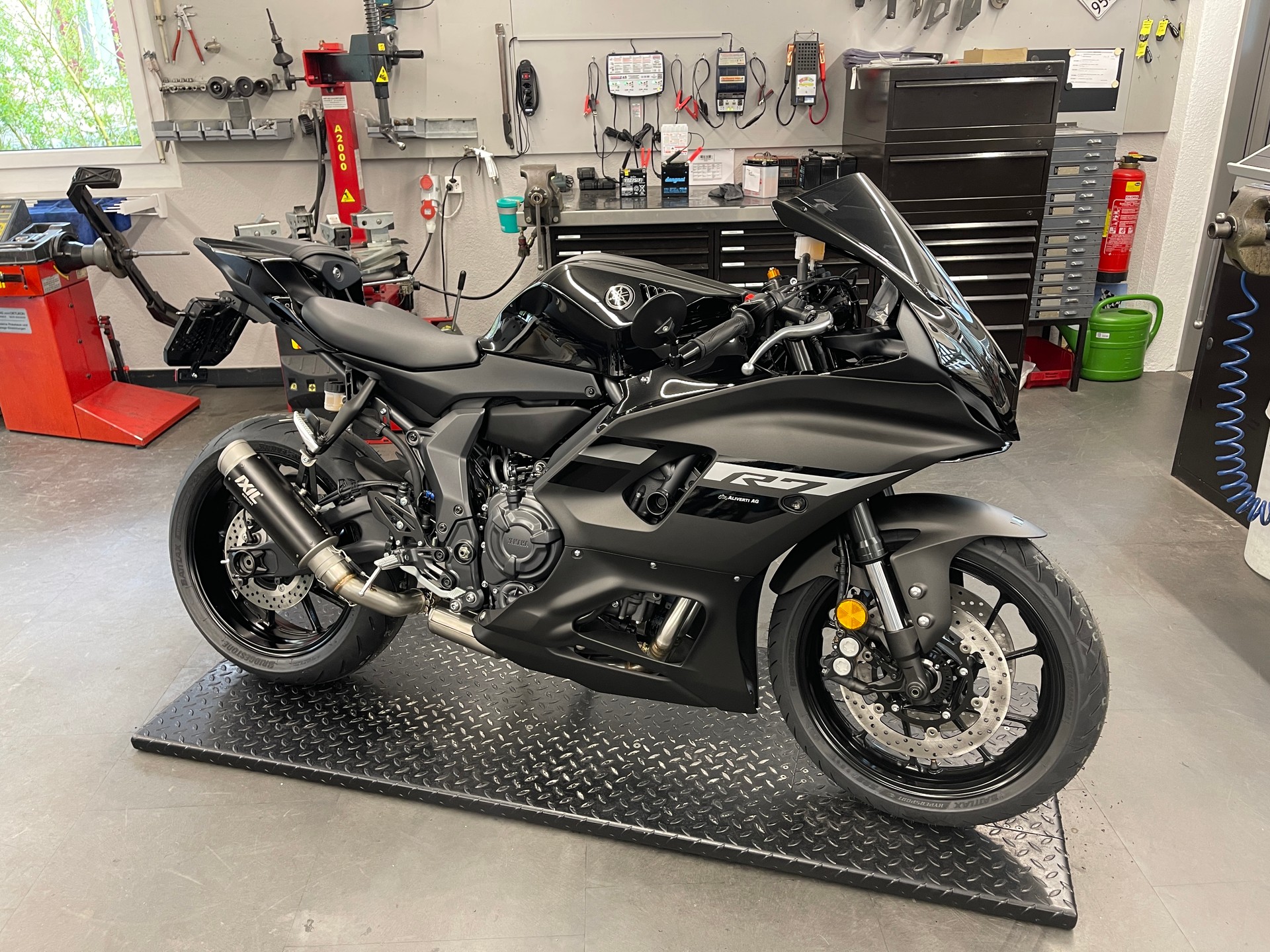YAMAHA YZF-R7 (35kW)-showroom-element-1
