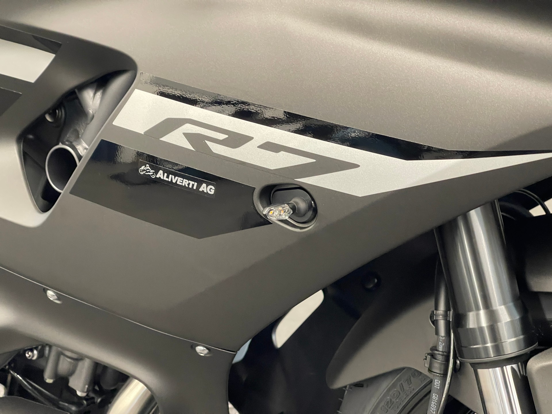 YAMAHA YZF-R7 (35kW)-showroom-element-3