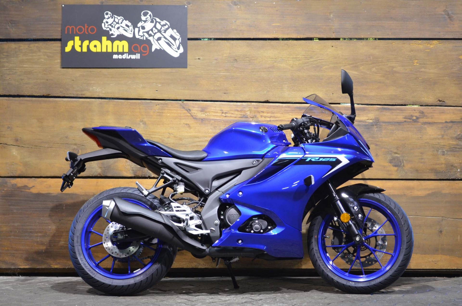 YAMAHA YZF-R 125-showroom-element-1