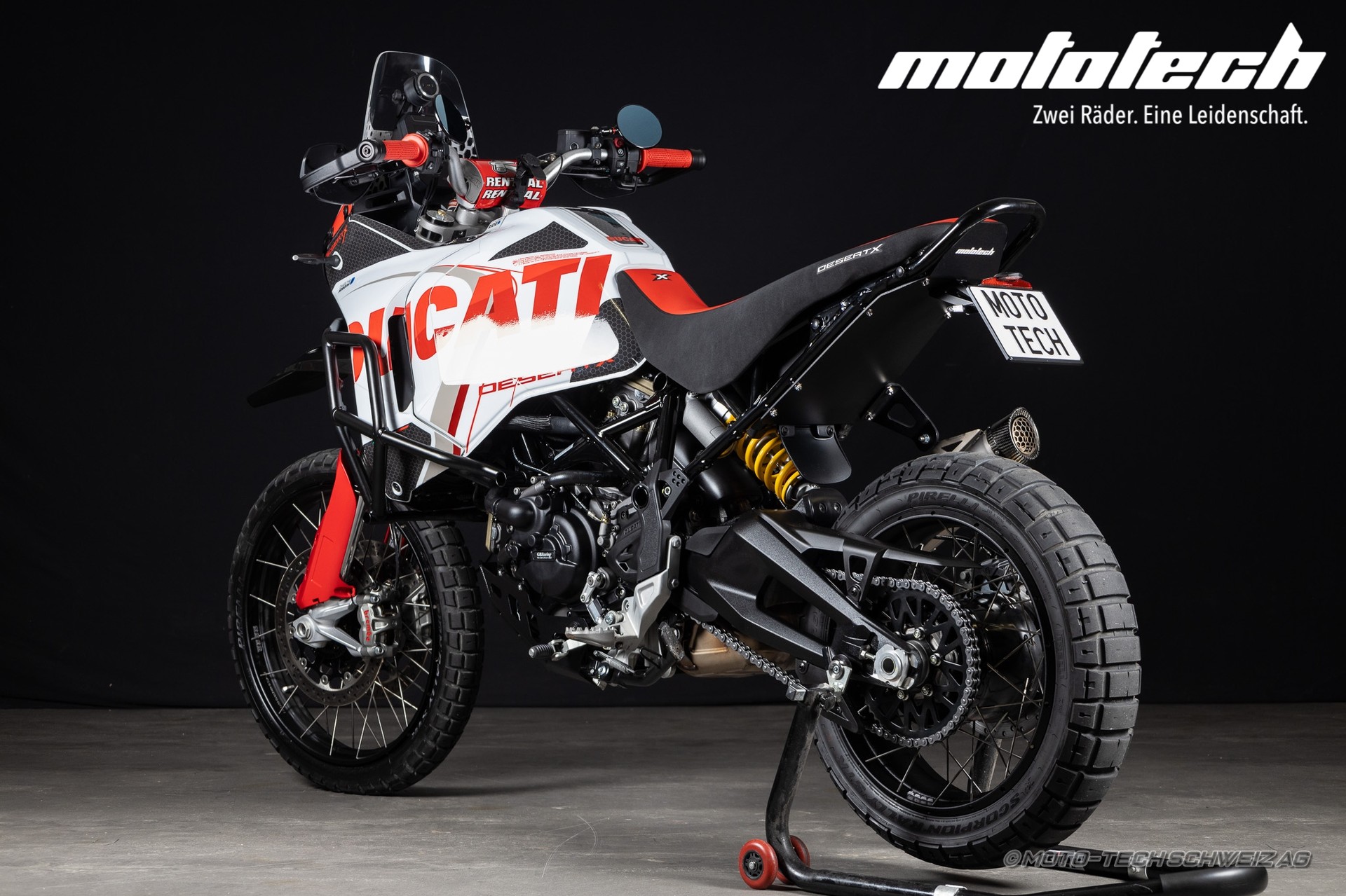DUCATI Desert X Sonderumbau-showroom-element-3