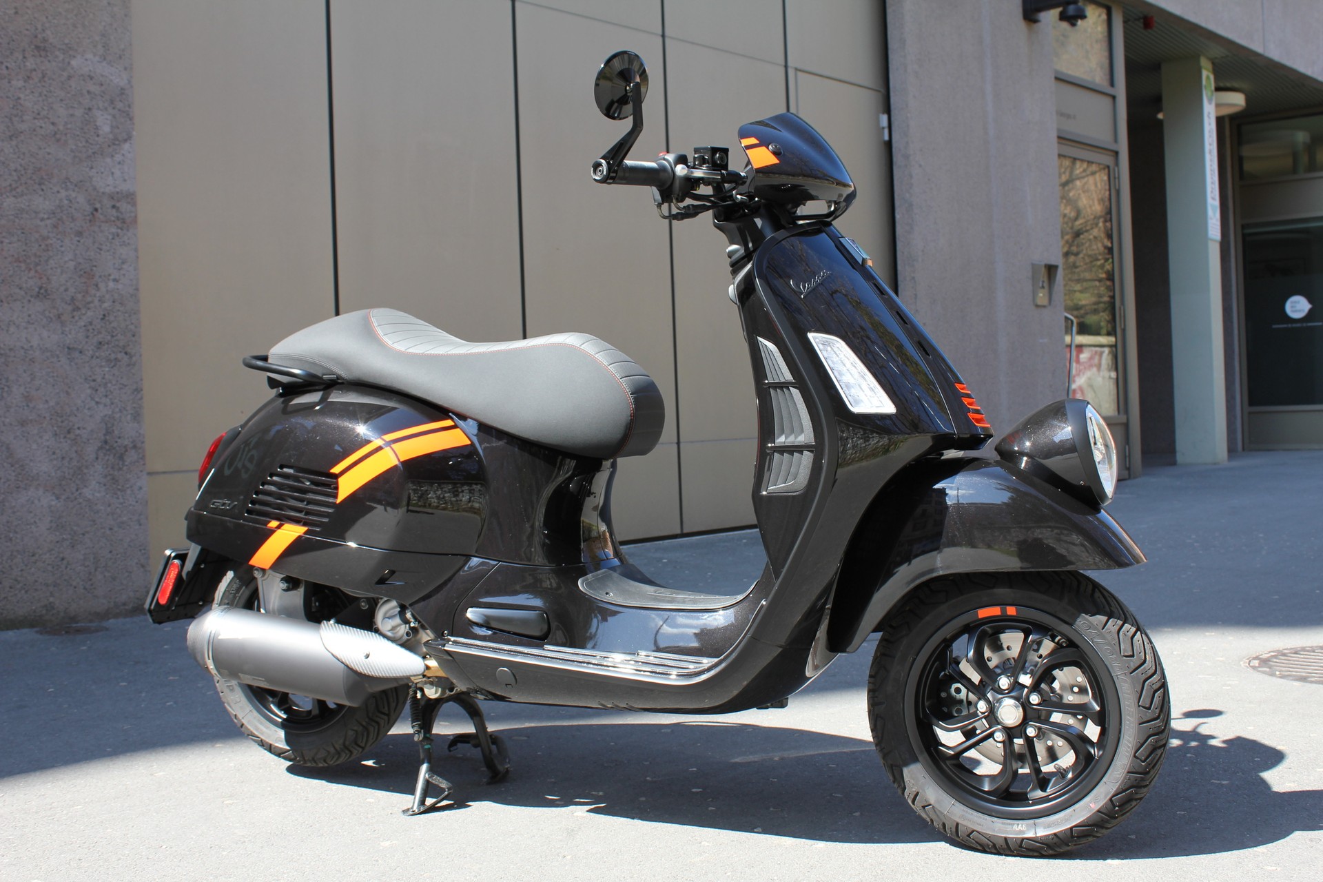 PIAGGIO Vespa GTV 300-showroom-element-1