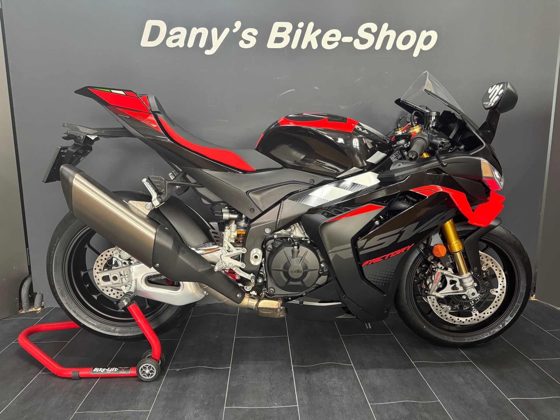 APRILIA RSV4 1100 Factory E5+ ab Lager-showroom-element-2